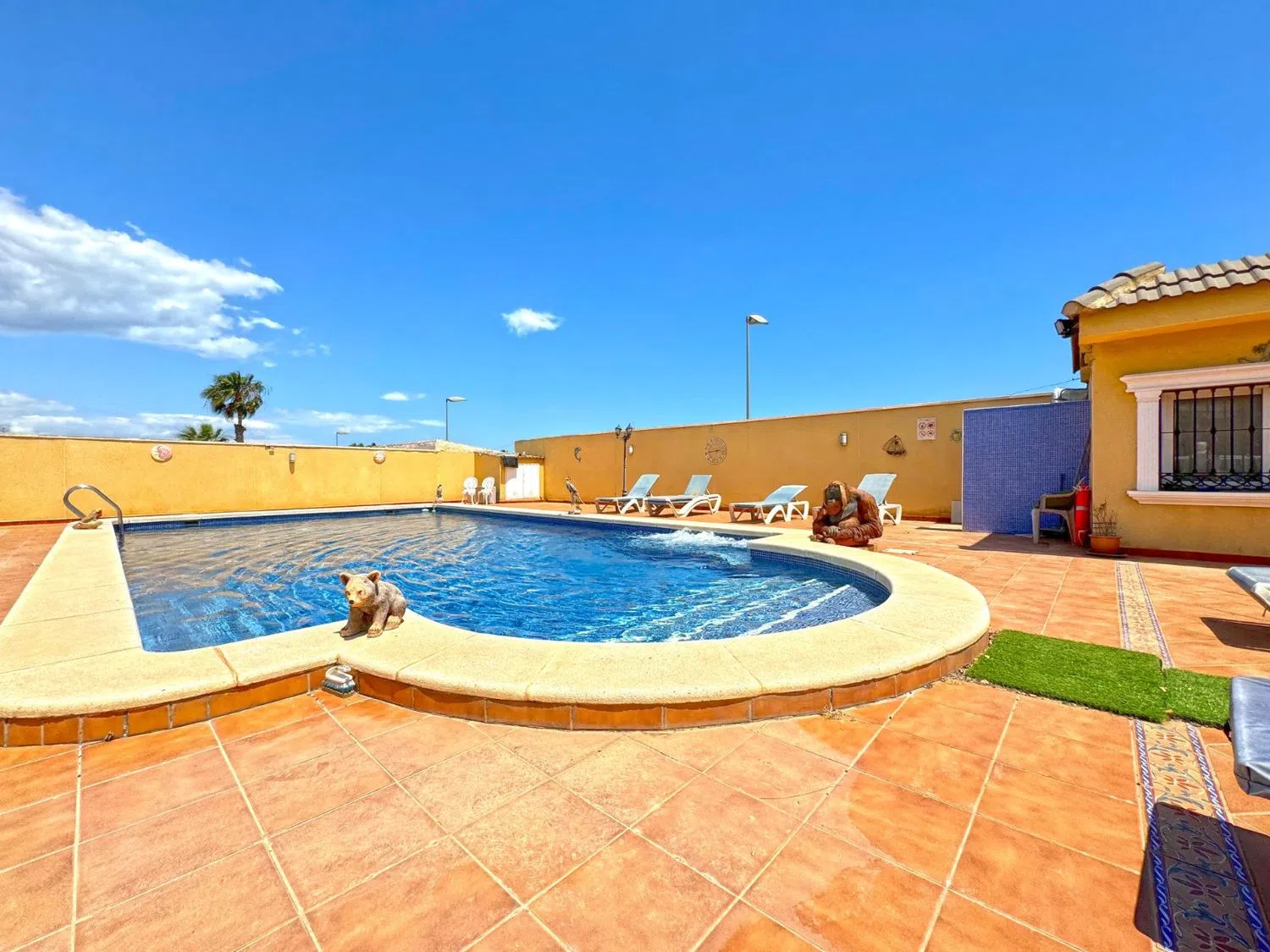 Chalet independiente con 6 dormitorios en Torrevieja, Alicante