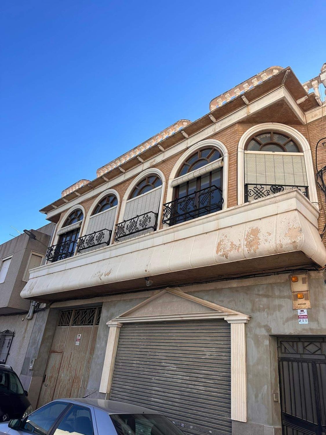Chalet independiente con 8 dormitorios en Guardamar del Segura, Alicante