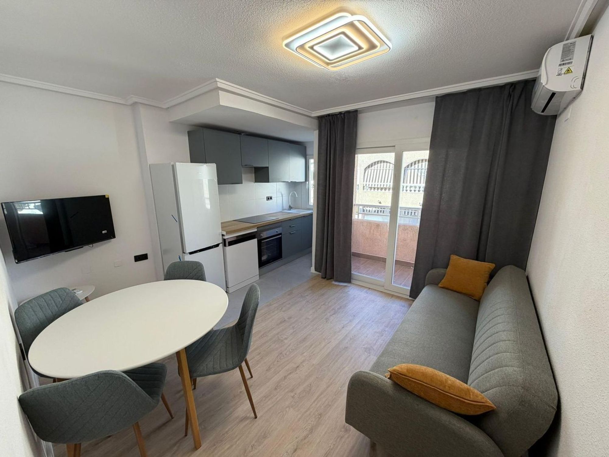 Pisos en venta 2 bd in Torrevieja, Alicante