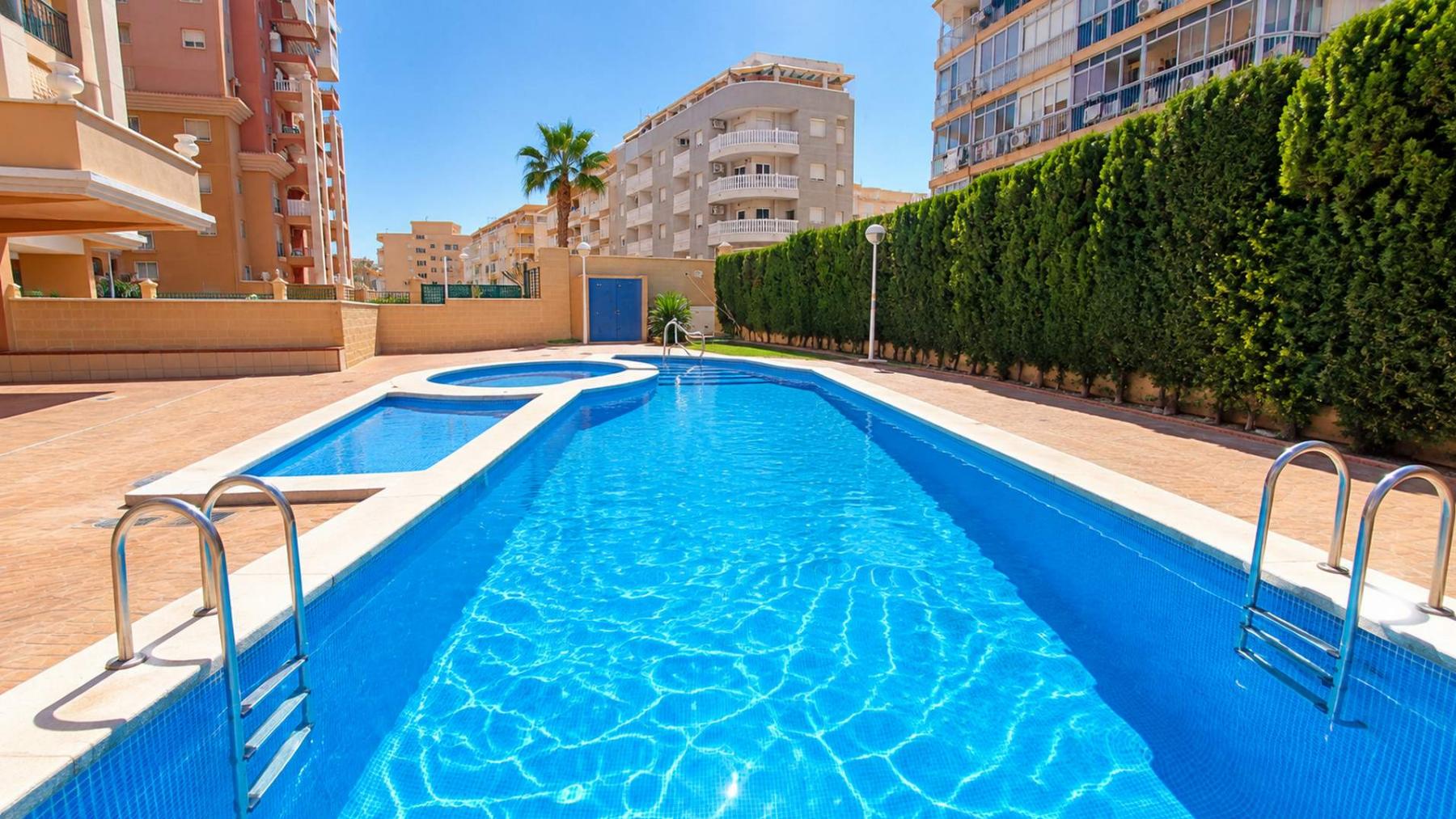 Pisos en venta con 2 dorm. en Torrevieja, Alicante