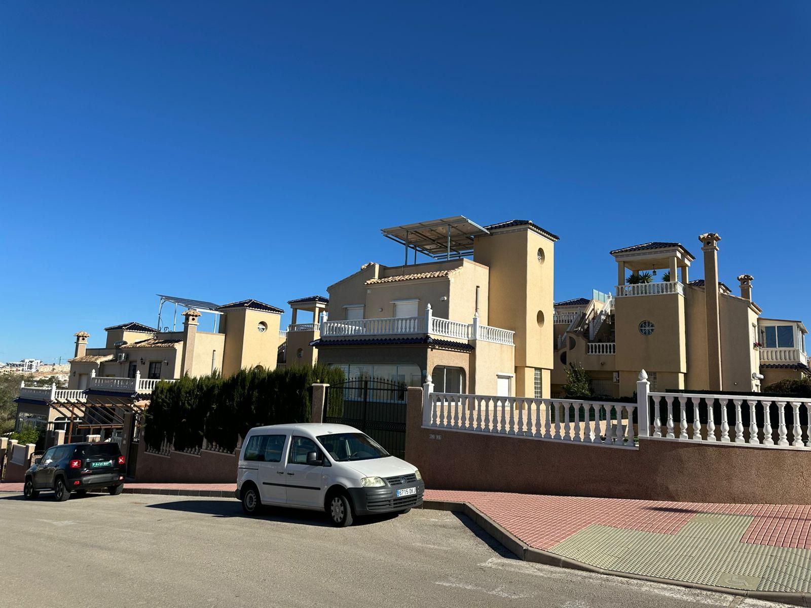 Casas en venta con 4 dorm. en Torrevieja, Alicante