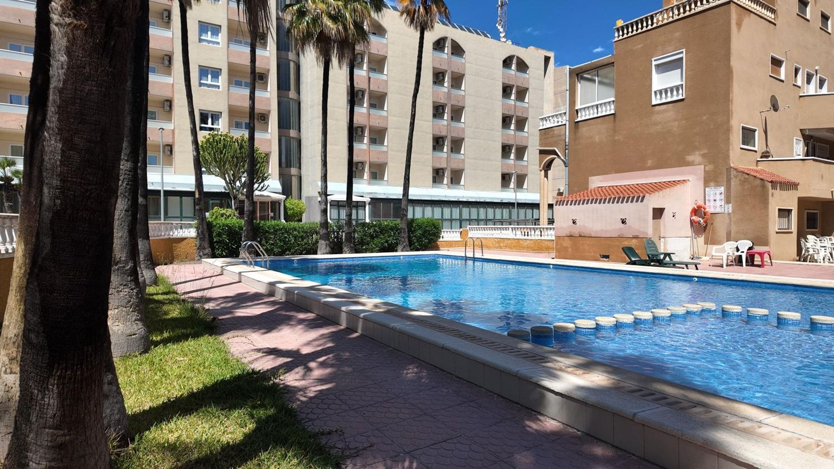 Pisos en venta con 2 dorm. en Torrevieja, Alicante