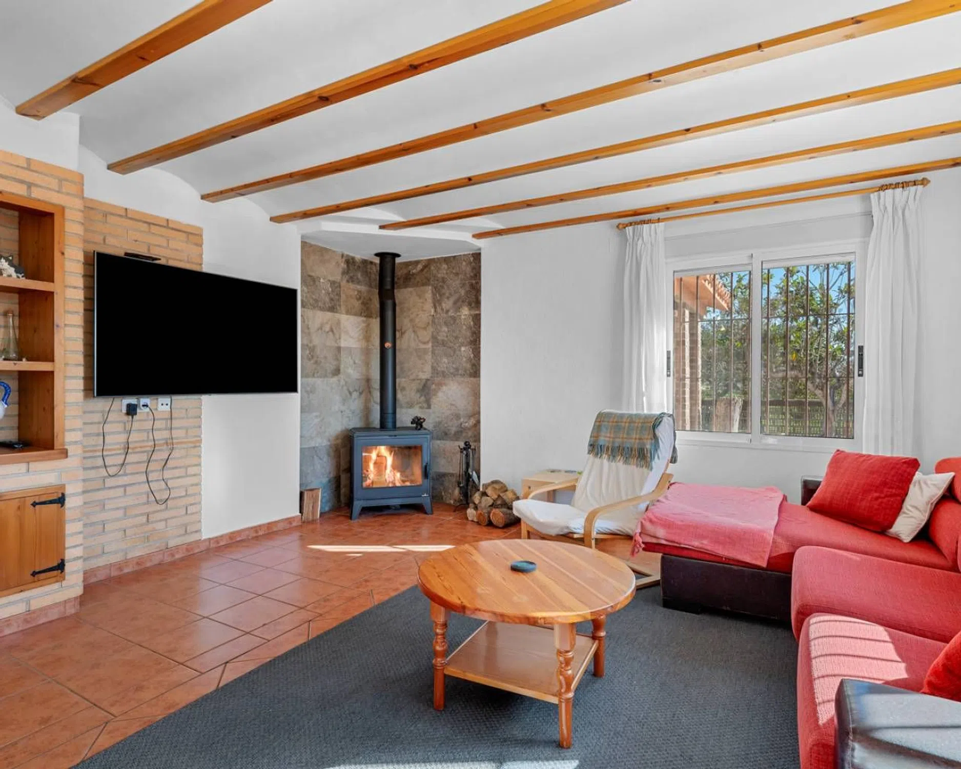 Chalet independiente con 6 dormitorios en Los Montesinos, Alicante