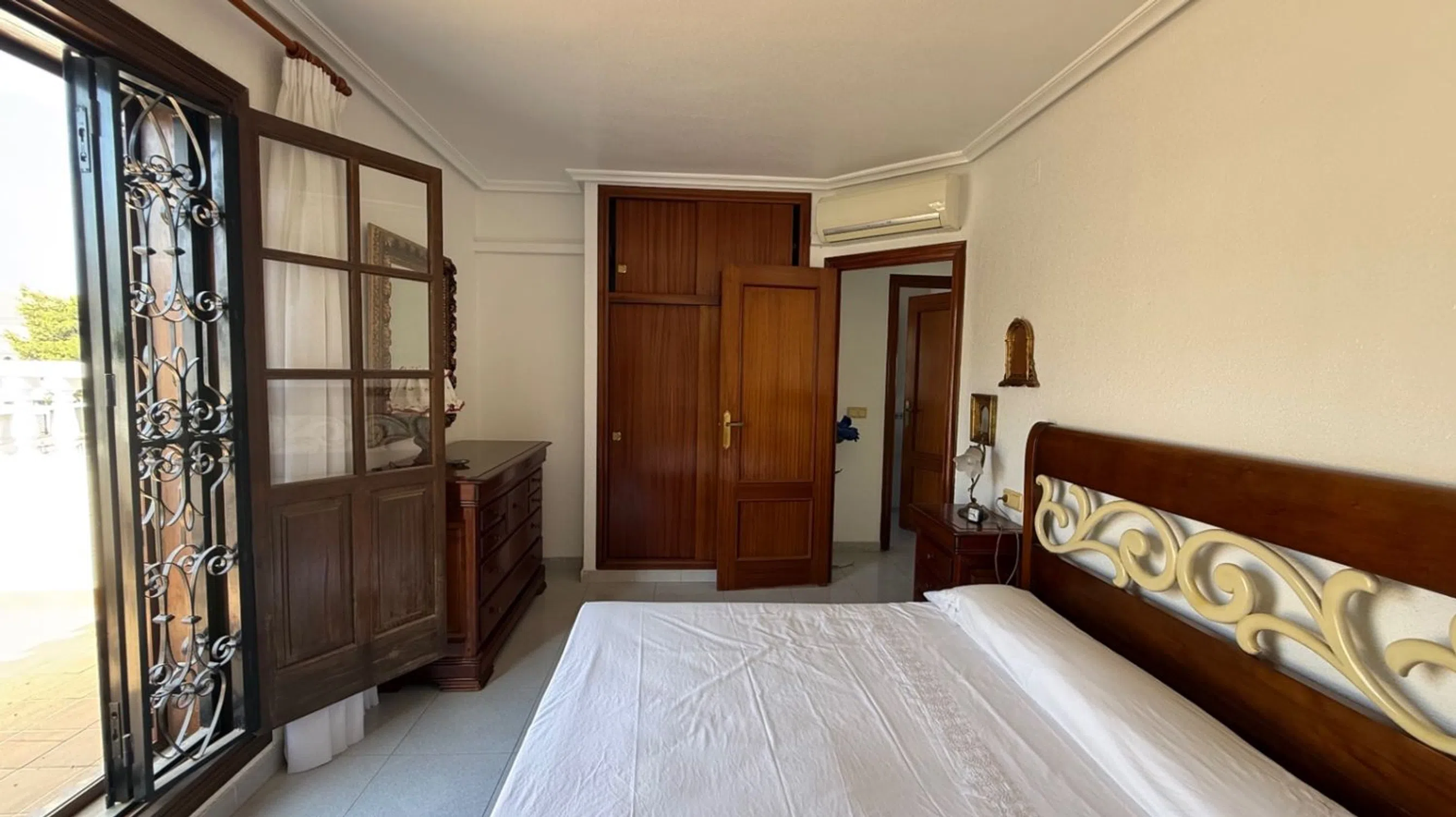 Chalet independiente con 4 dormitorios en Orihuela, Alicante