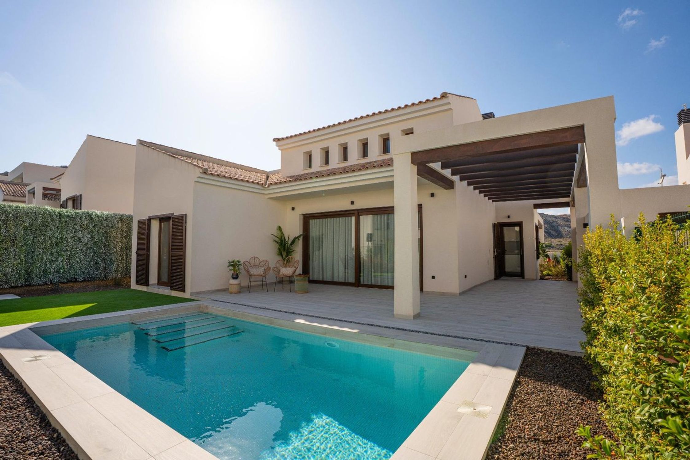 Chalet independiente con 4 dormitorios en Algorfa, Alicante