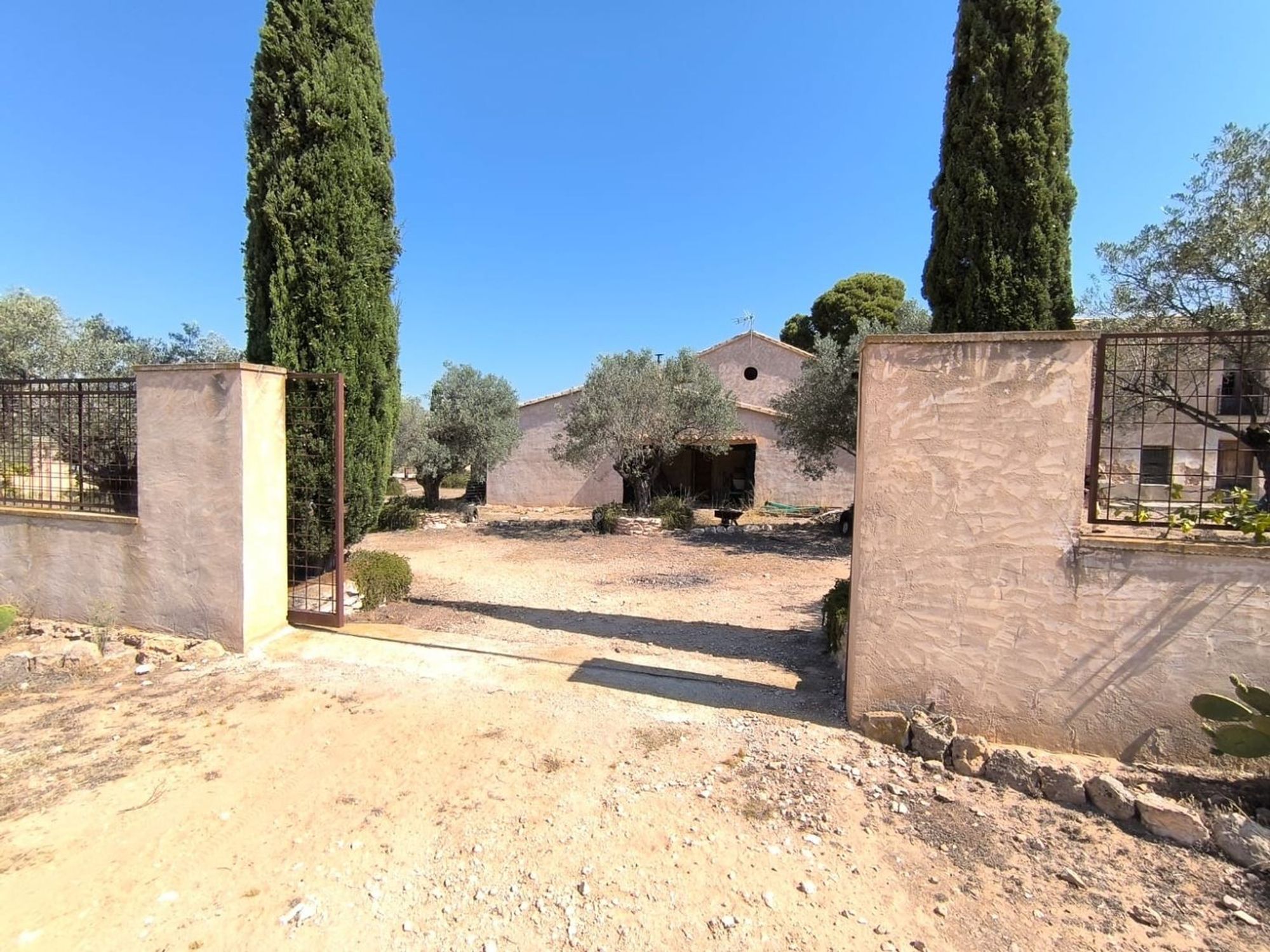 Houses for sale 6 bd in Villena, Alicante