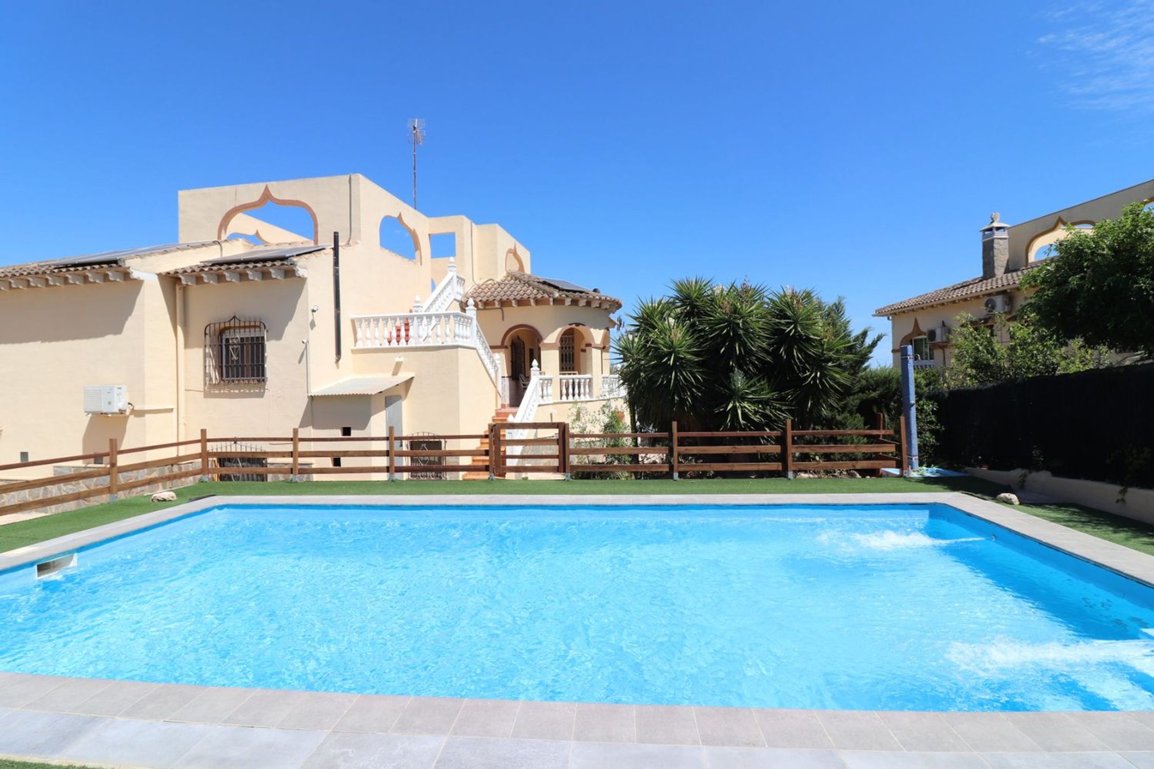 Houses for sale 5 bd in Algorfa, Alicante