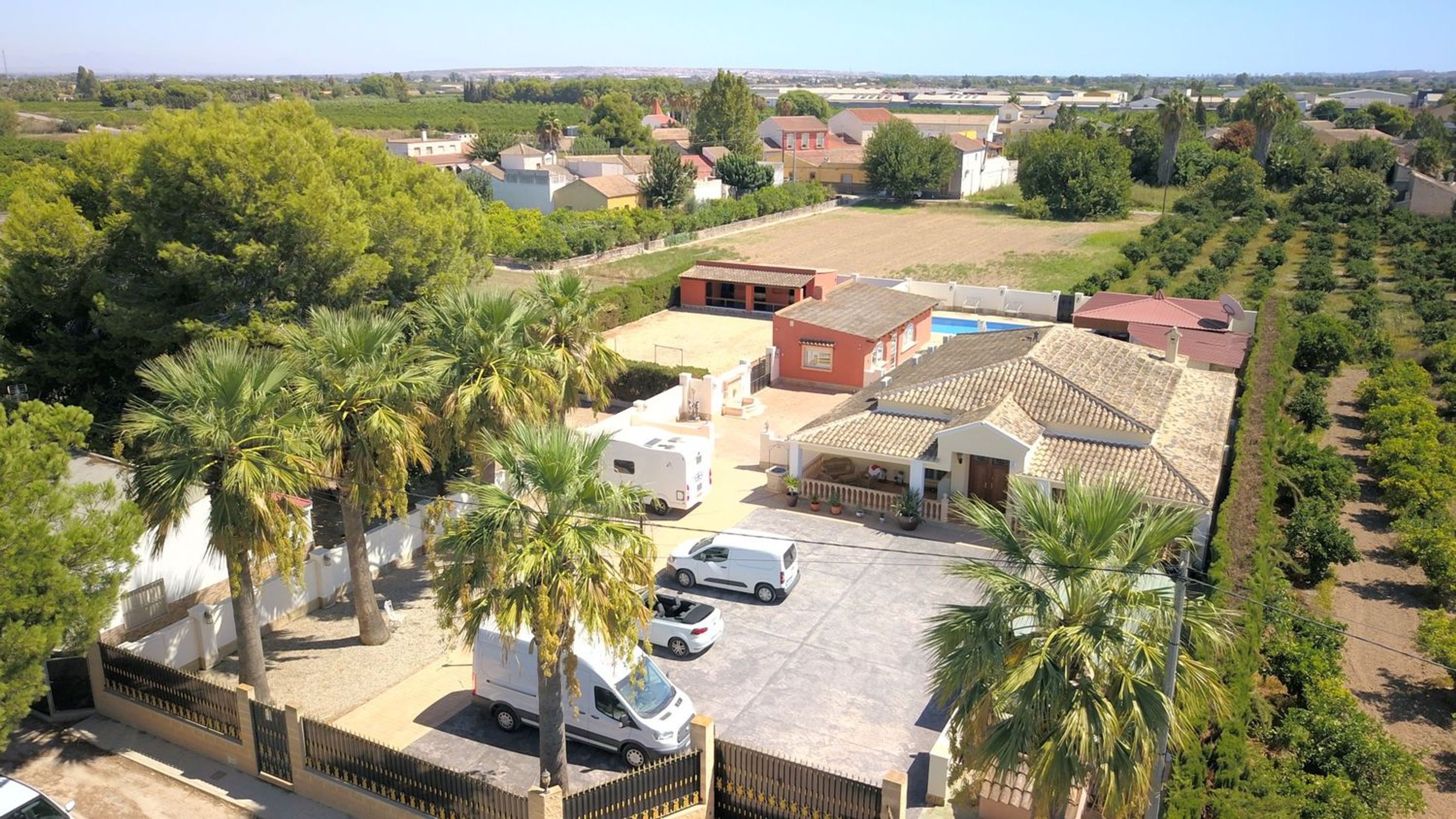 Houses for sale 6 bd in Almoradí, Alicante