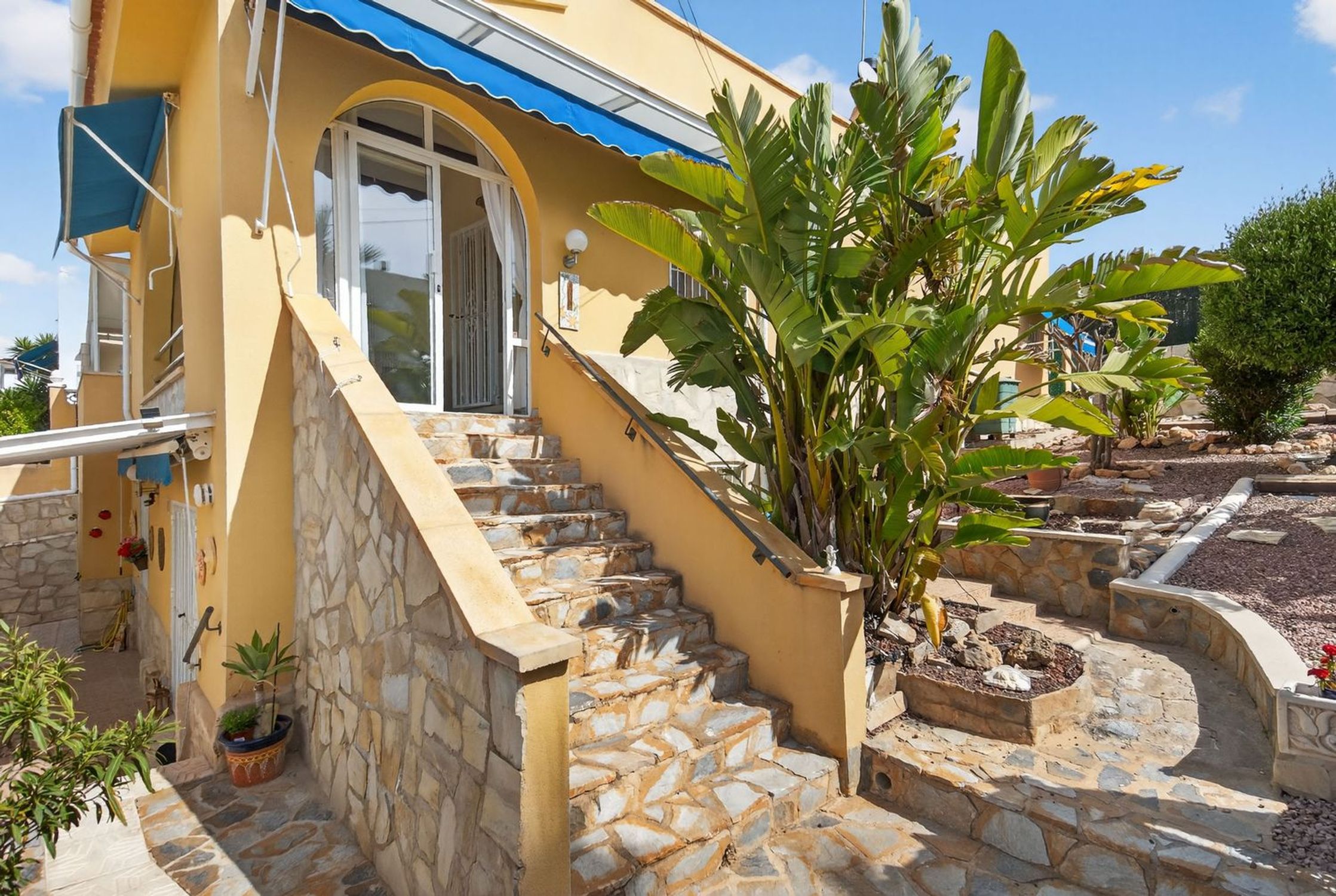 Будинки на продаж 3 bd in Сан-Мігель-де-Салінас, Аліканте