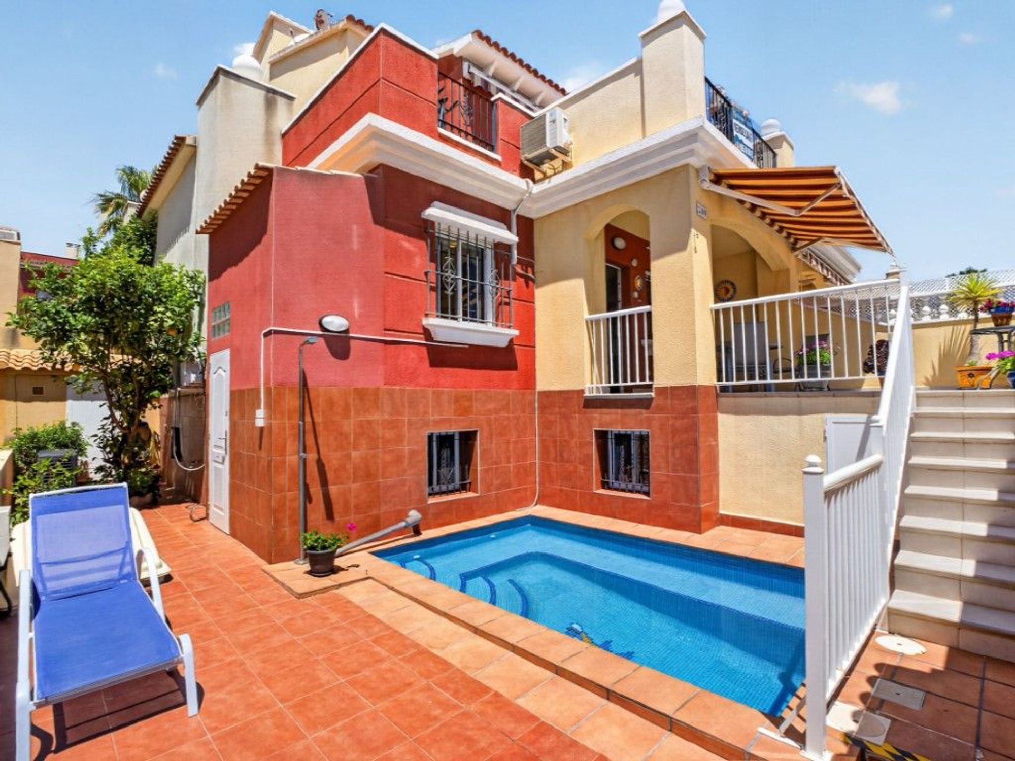 Houses for sale 4 bd in Torrevieja, Alicante