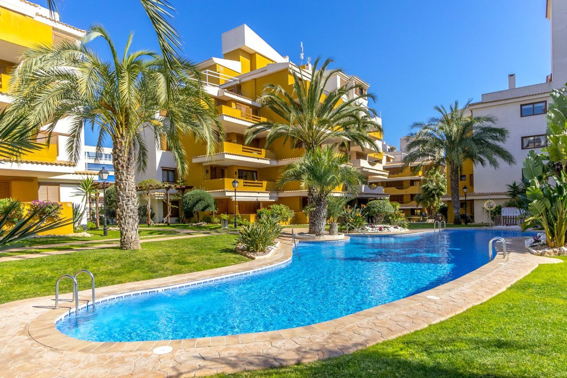 Apartments for sale 2 bd in Torrevieja, Alicante