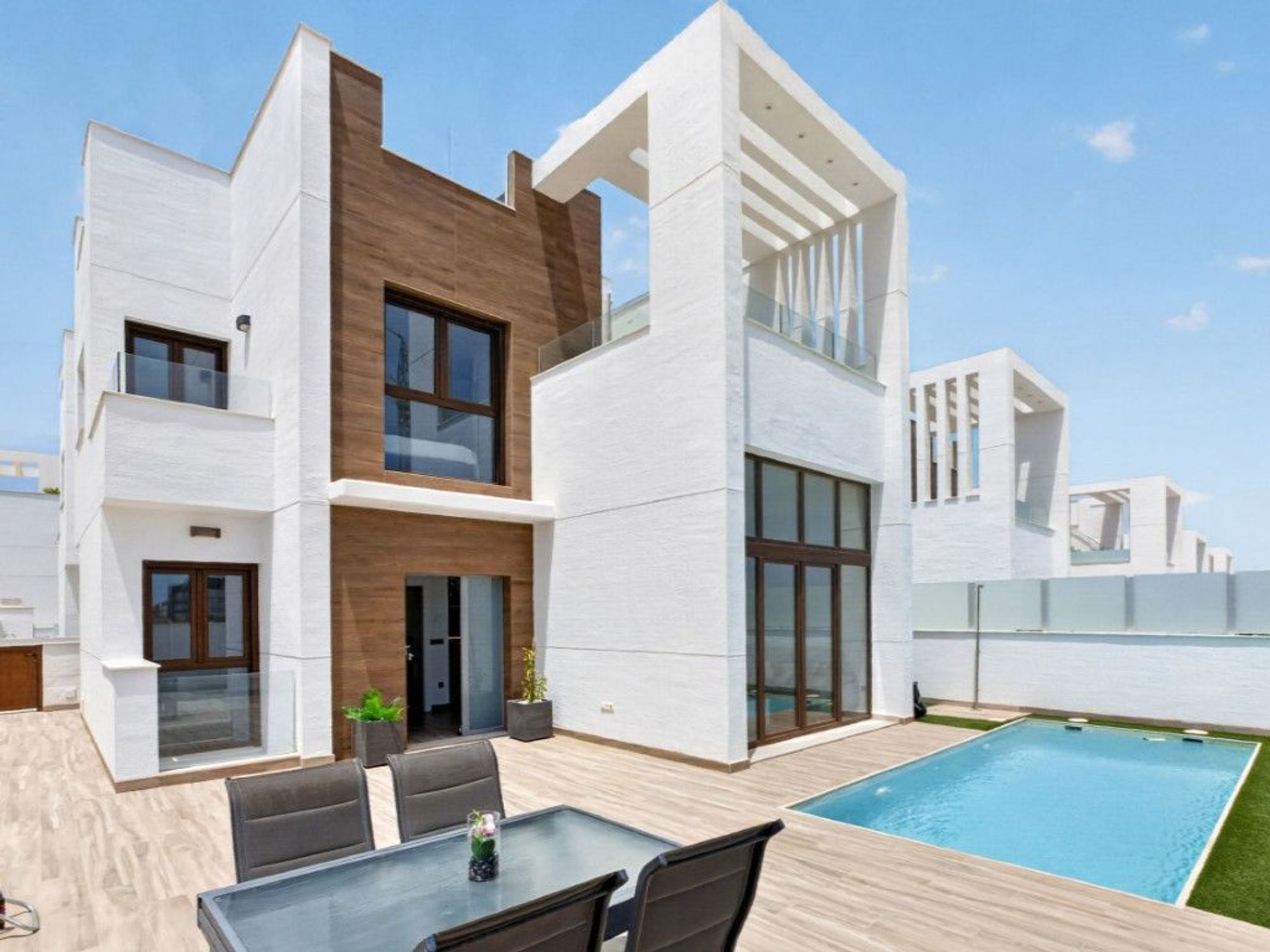 Houses for sale 4 bd in Torrevieja, Alicante