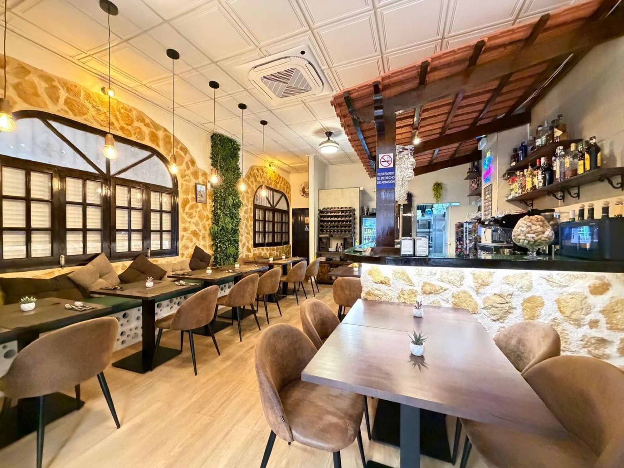 Premises for sale in Torrevieja, Alicante