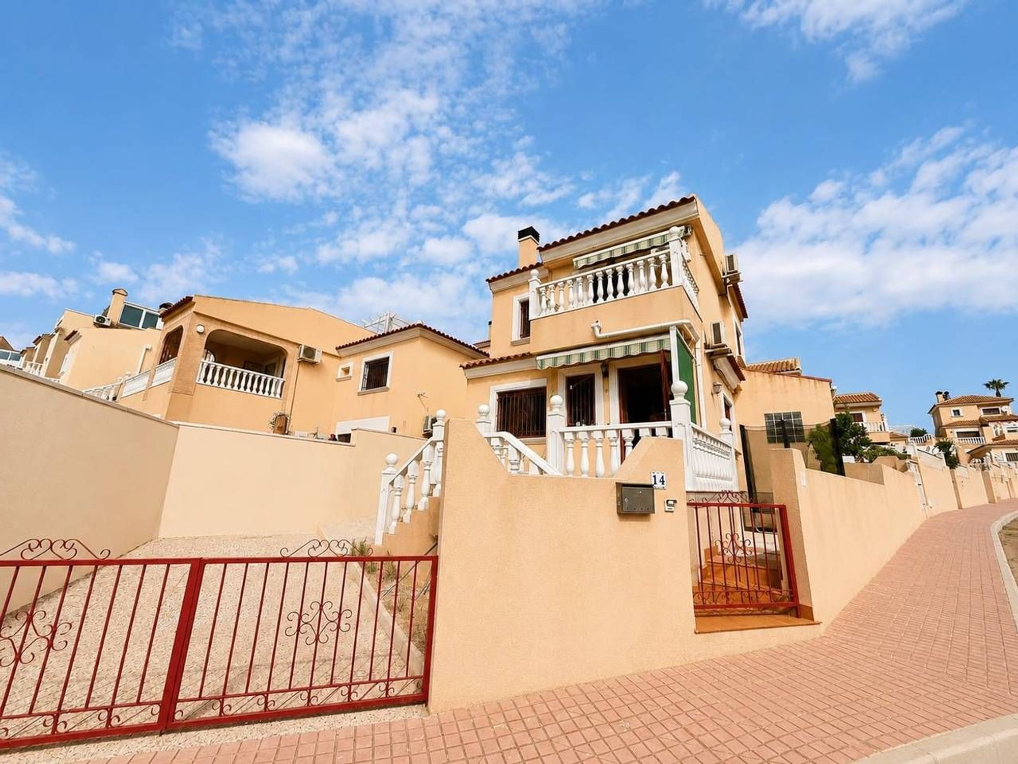 Houses for sale 2 bd in Orihuela, Alicante