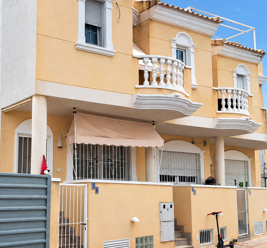 Houses for sale 4 bd in Almoradí, Alicante