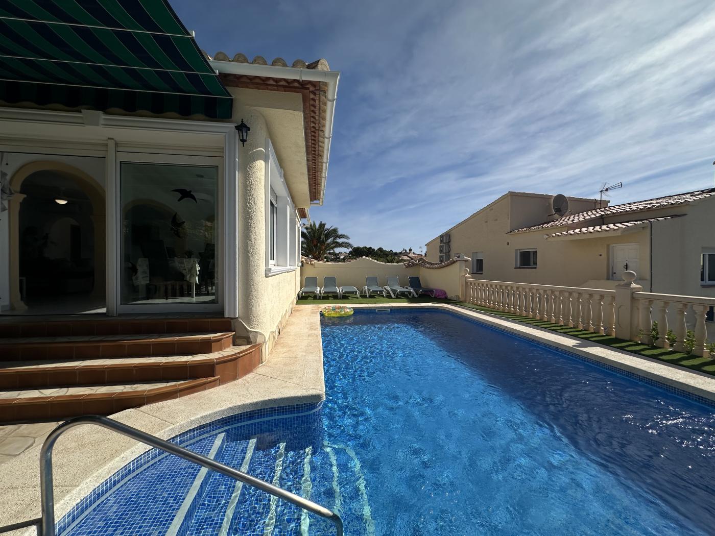 Houses for sale 3 bd in Calpe, Alicante