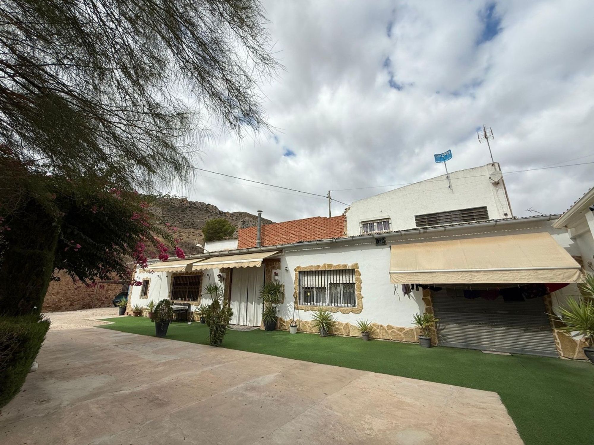 Houses for sale with 5 bd in Petrer, Alicante - 621111