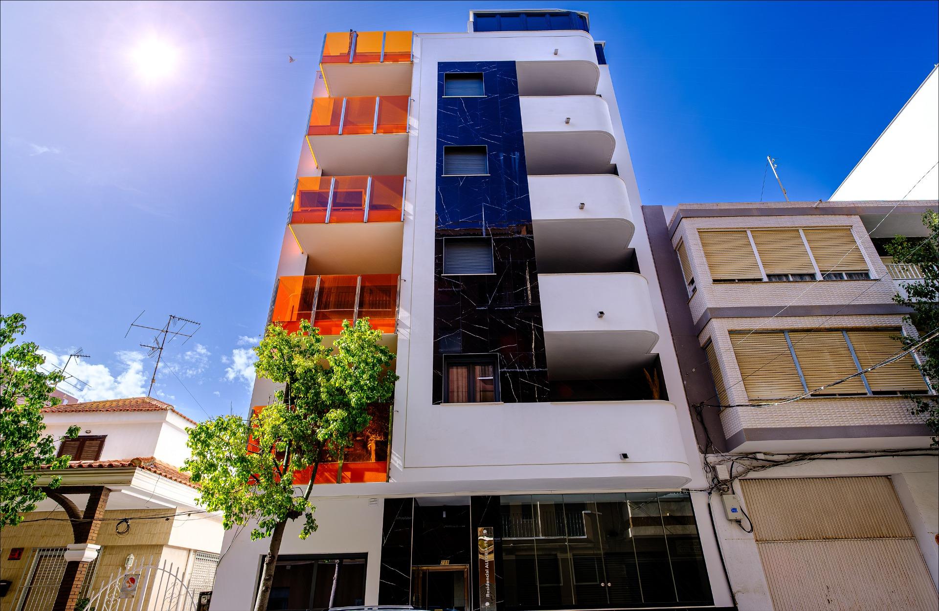 Apartments for sale with 4 bd in Torrevieja, Alicante - 604321