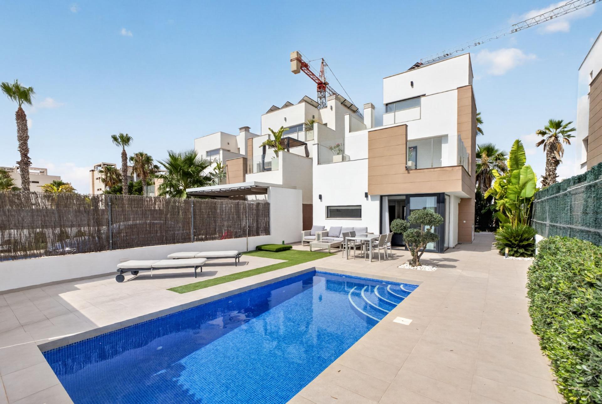 Houses for sale with 3 bd in Guardamar del Segura, Alicante - 605222