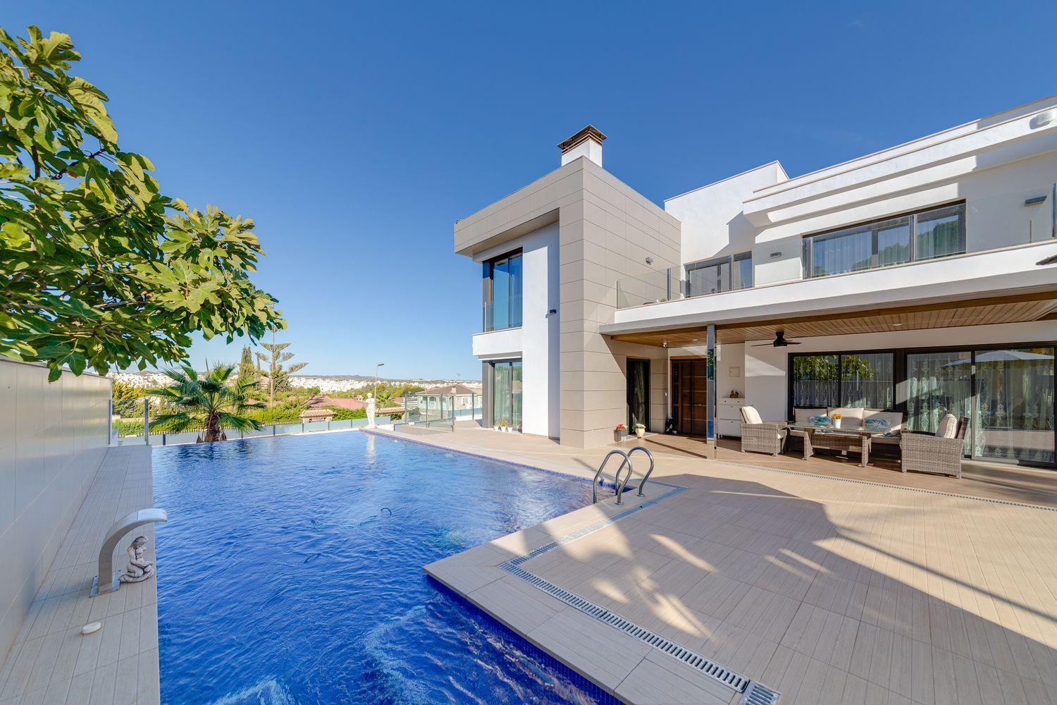 Houses for sale with 3 bd in Torrevieja, Alicante - 635677