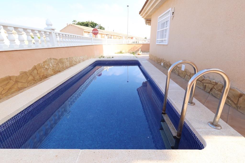 Houses for sale with 3 bd in Torrevieja, Alicante - 645339
