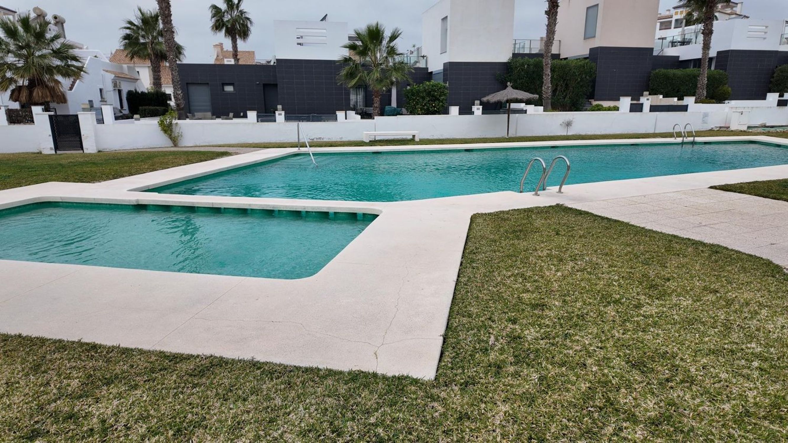 Apartments for sale with 2 bd in Orihuela, Alicante - 582486