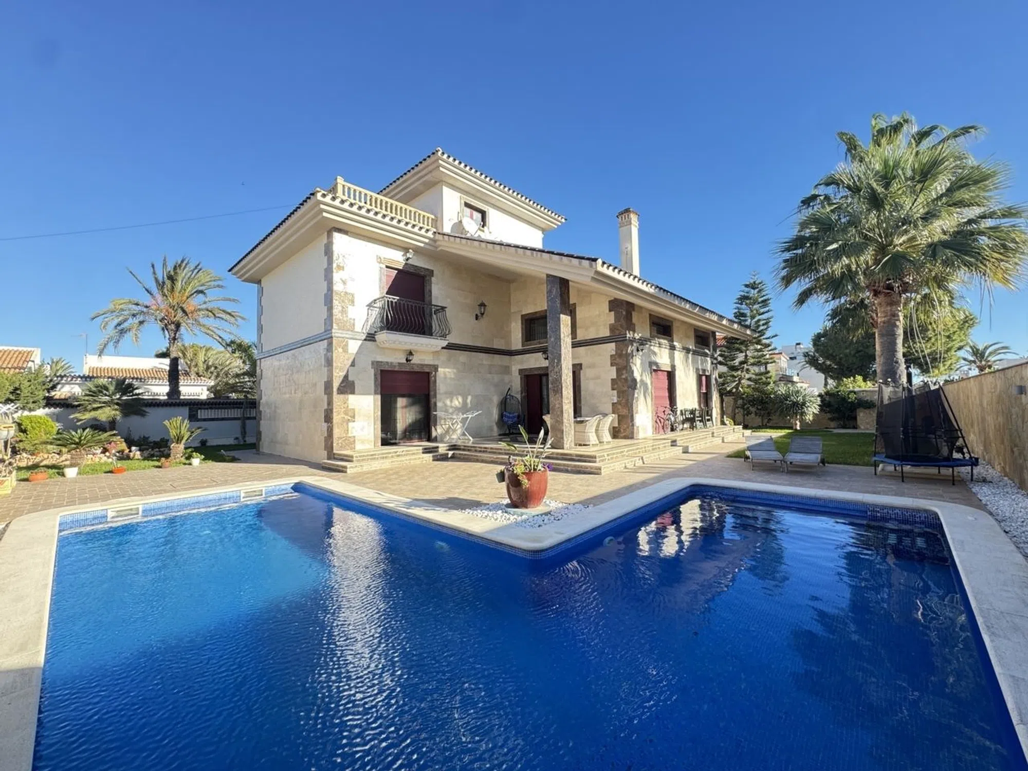 Detached chalet with 4 bedrooms in Orihuela, Alicante