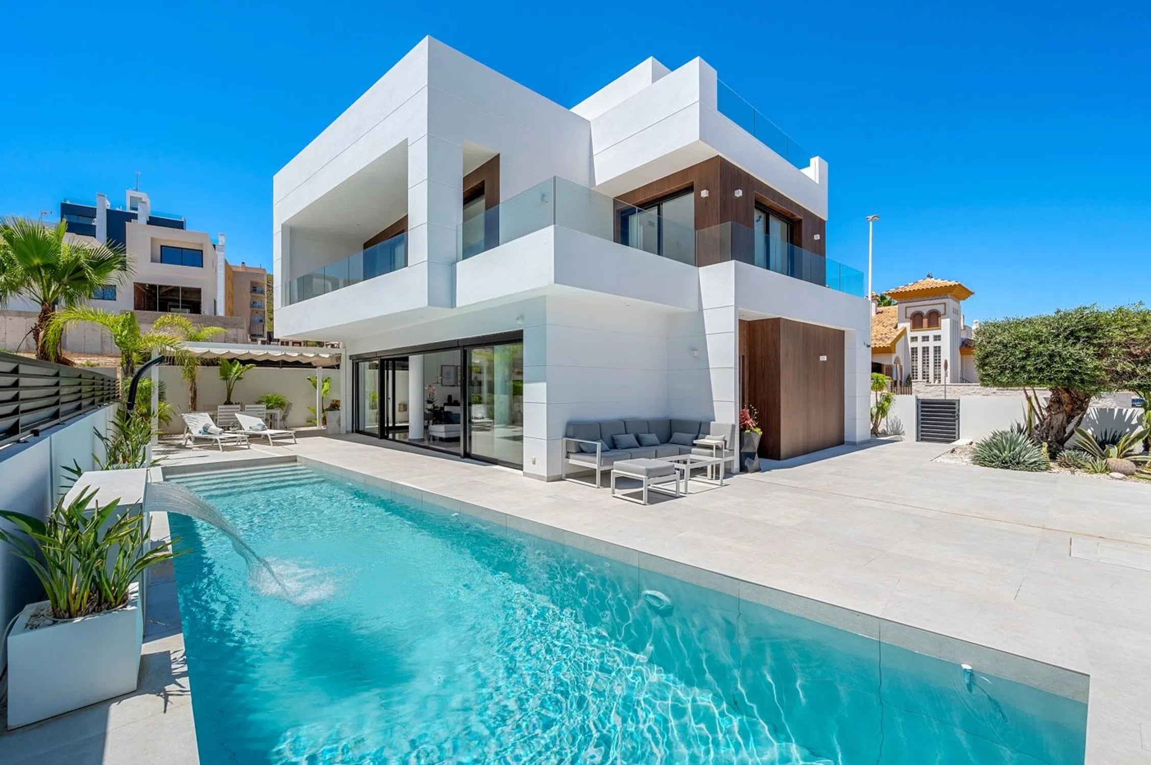 Houses for sale with 4 bd in Guardamar del Segura, Alicante