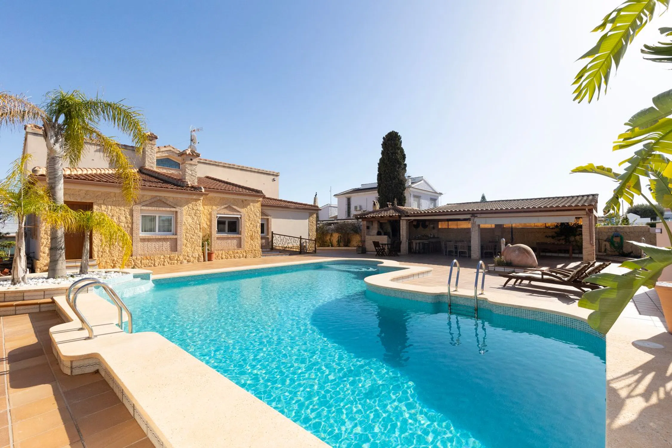Houses for sale with 5 bd in Torrevieja, Alicante