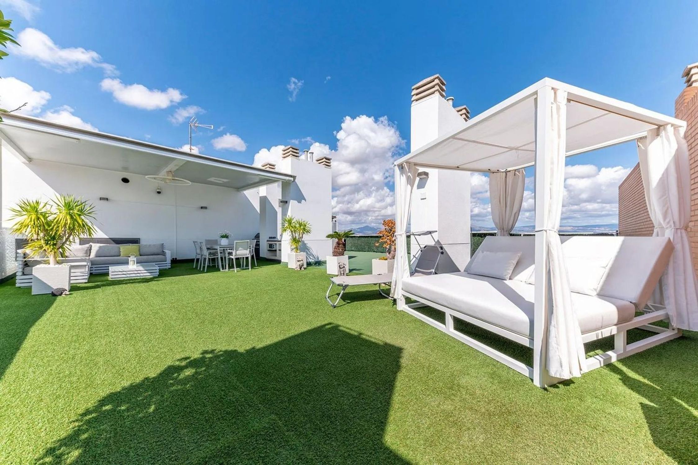 Apartments for sale with 5 bd in Alicante / Alacant, Alicante