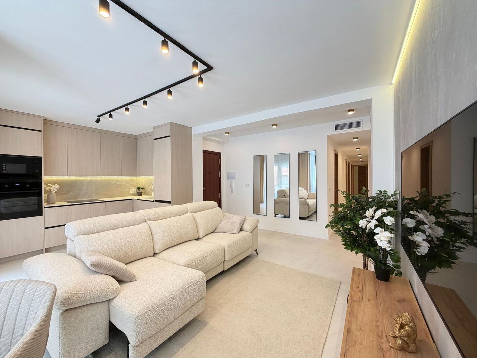 Apartments for sale with 4 bd in Torrevieja, Alicante