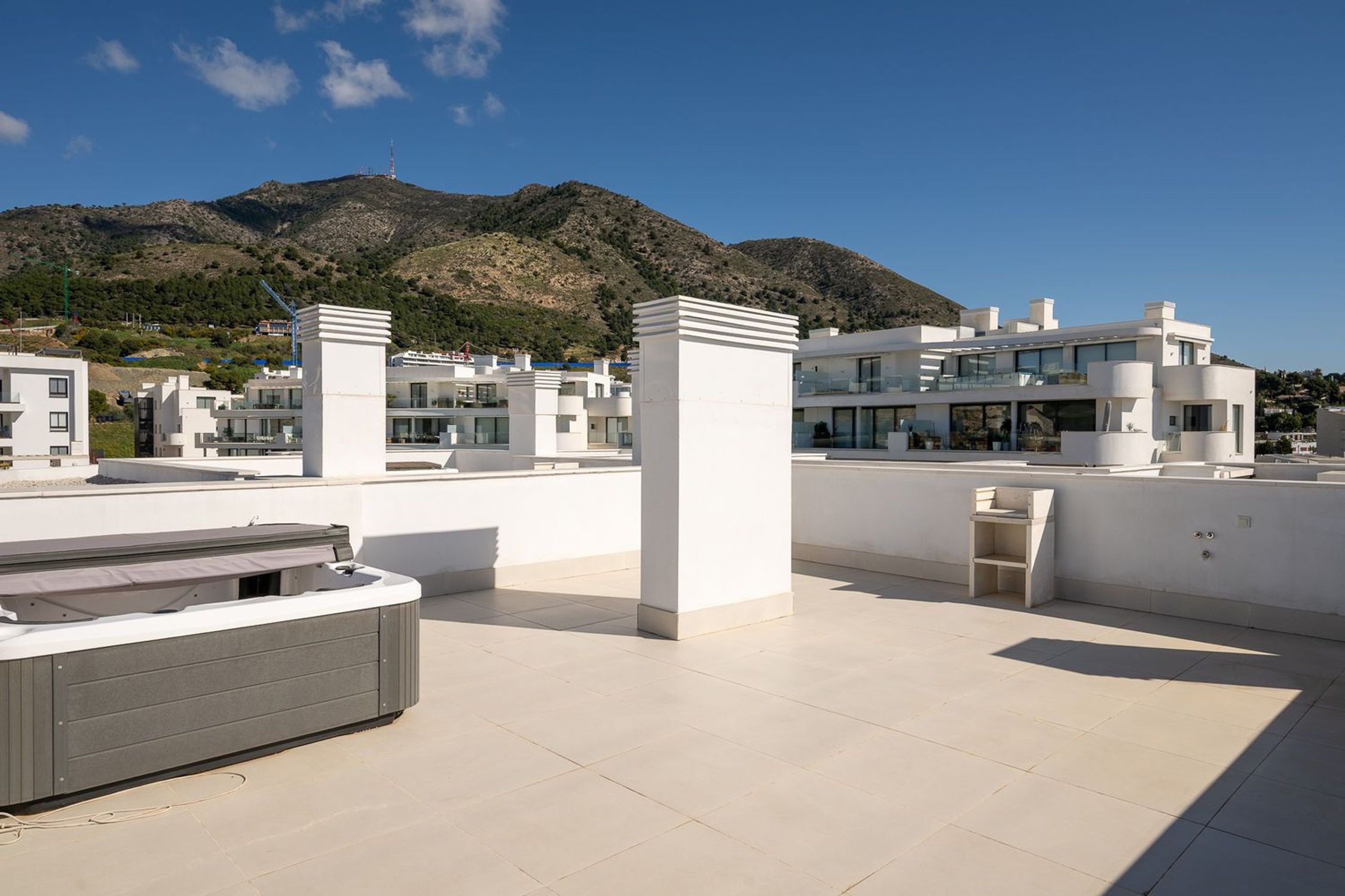 Apartments for sale with 3 bd in Fuengirola, Malaga