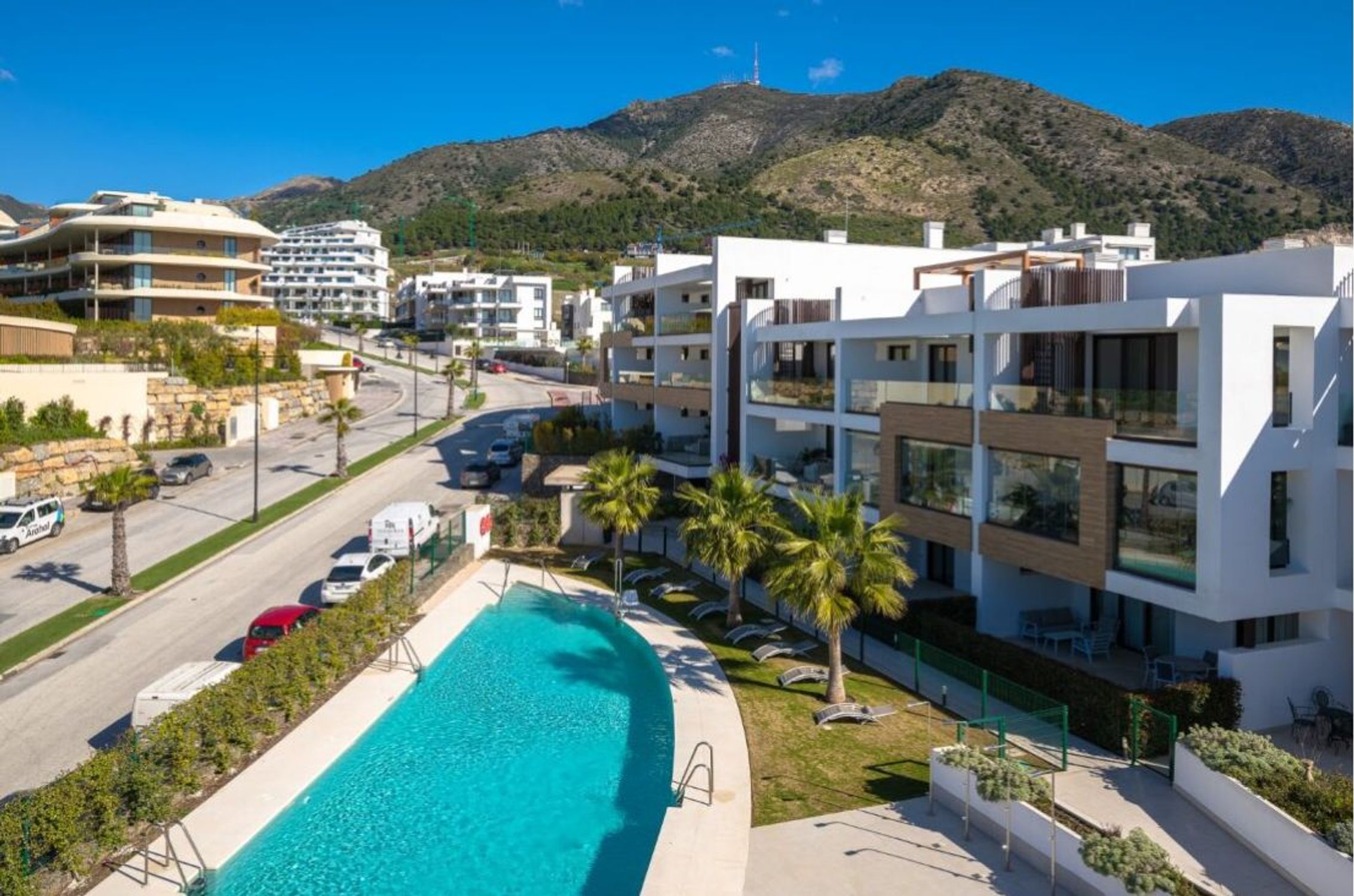 Apartments for sale with 2 bd in Fuengirola, Malaga