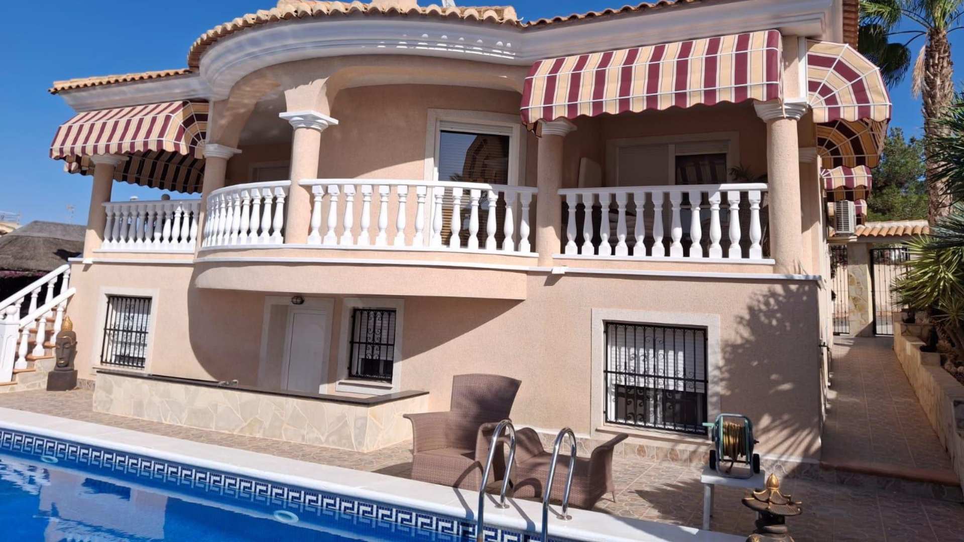 Houses for sale with 4 bd in Rojales, Alicante