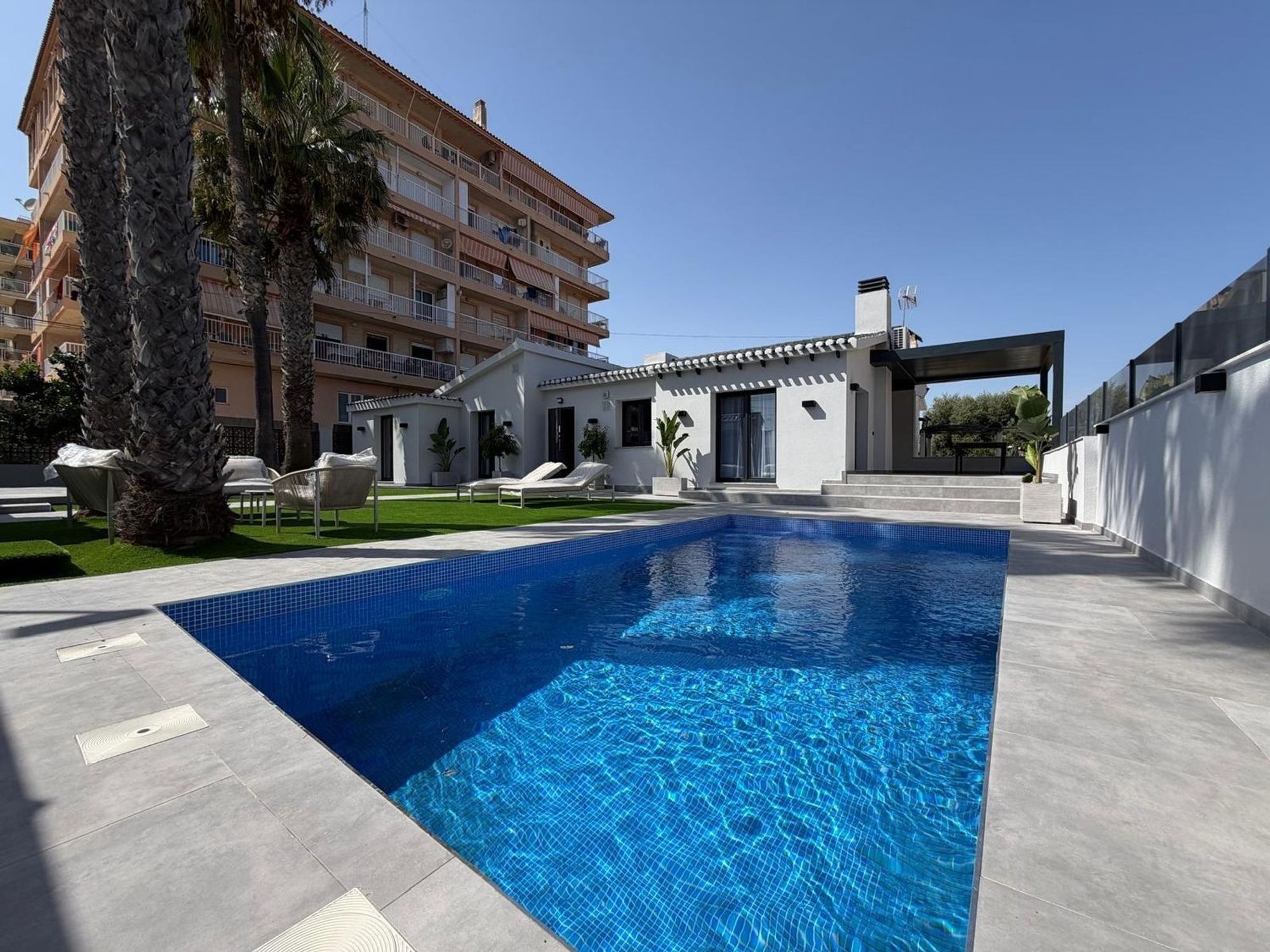 Houses for sale with 4 bd in Torrevieja, Alicante