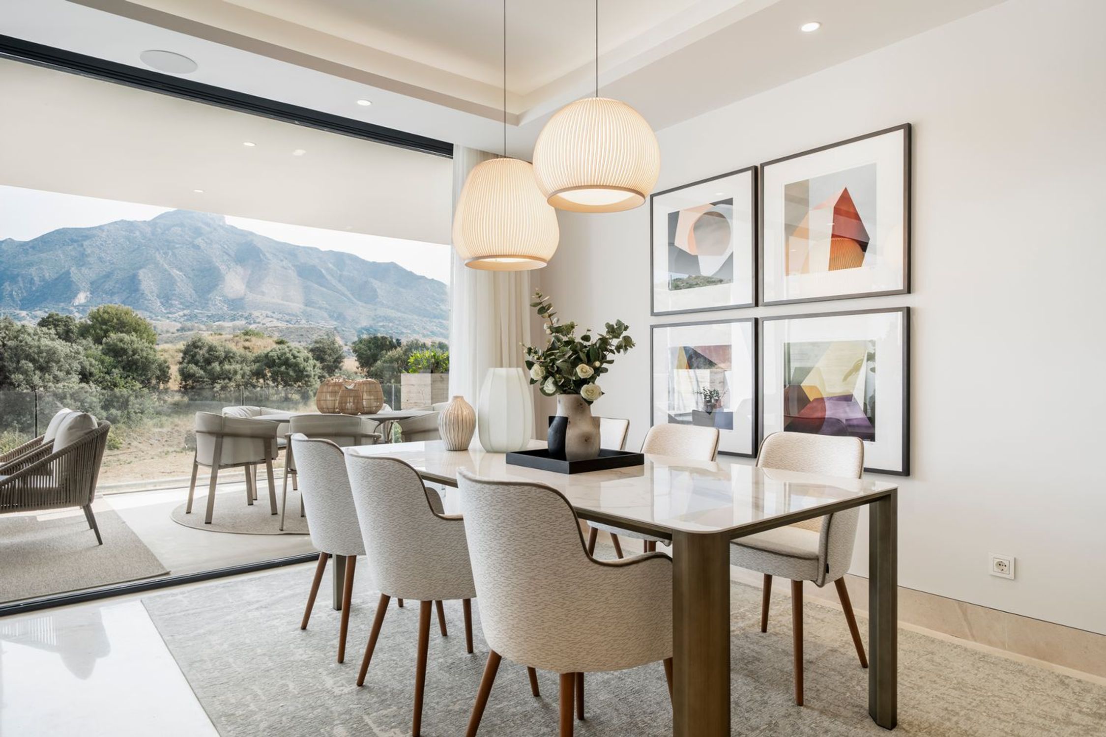 Apartments for sale with 2 bd in Marbella, Malaga