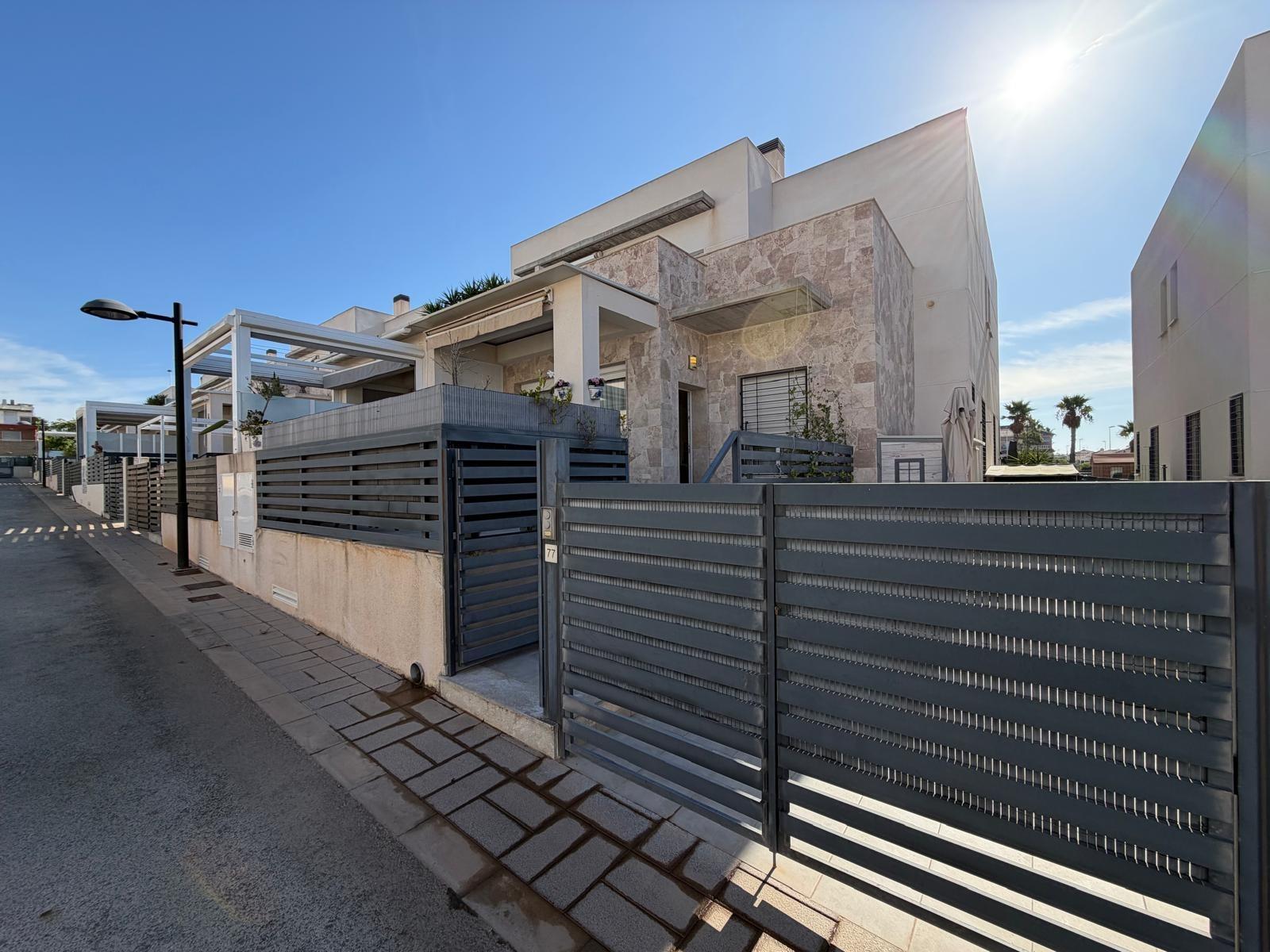 Houses for sale with 3 bd in Torrevieja, Alicante