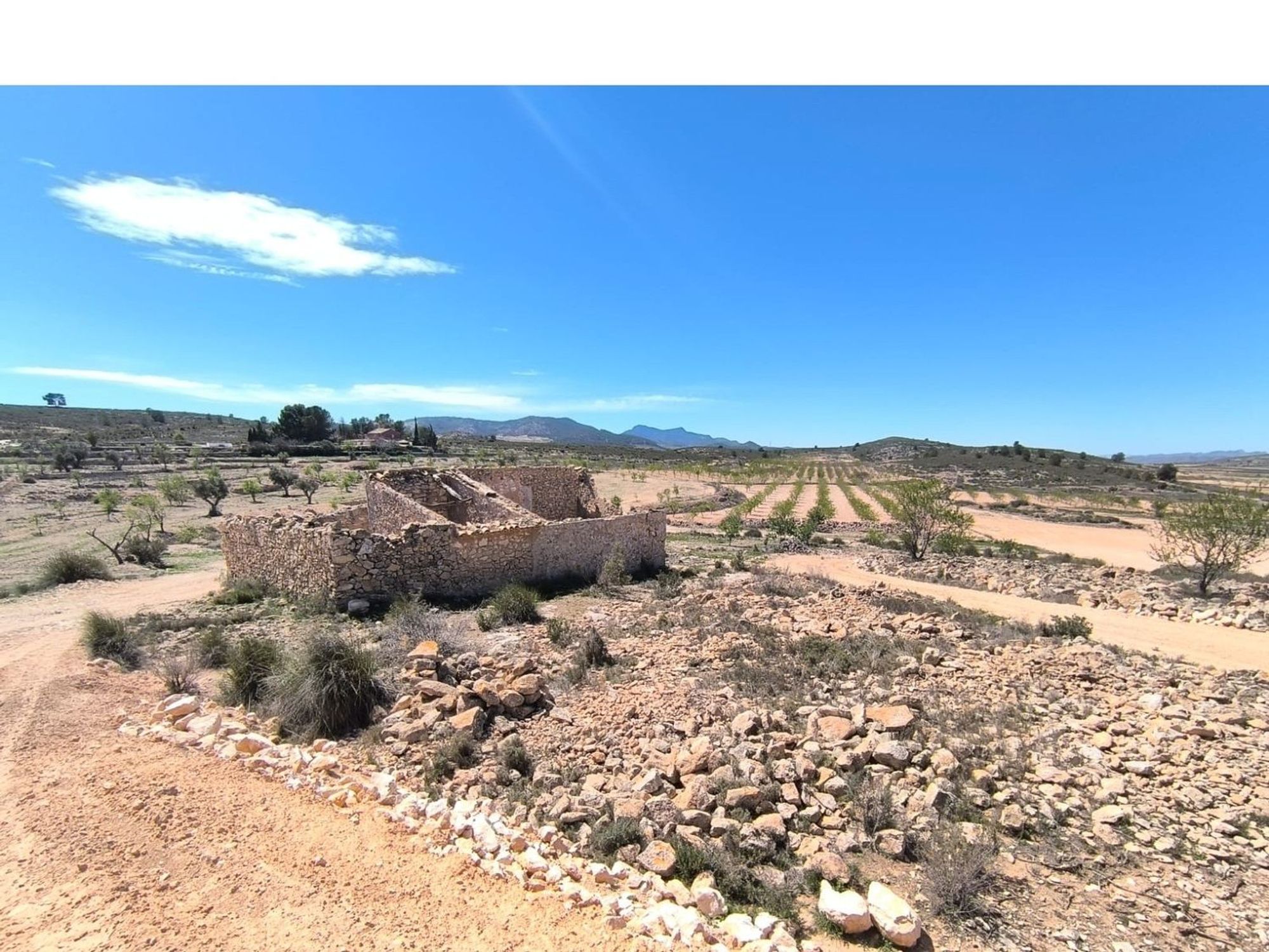 Houses for sale with 2 bd in Pinoso, Alicante