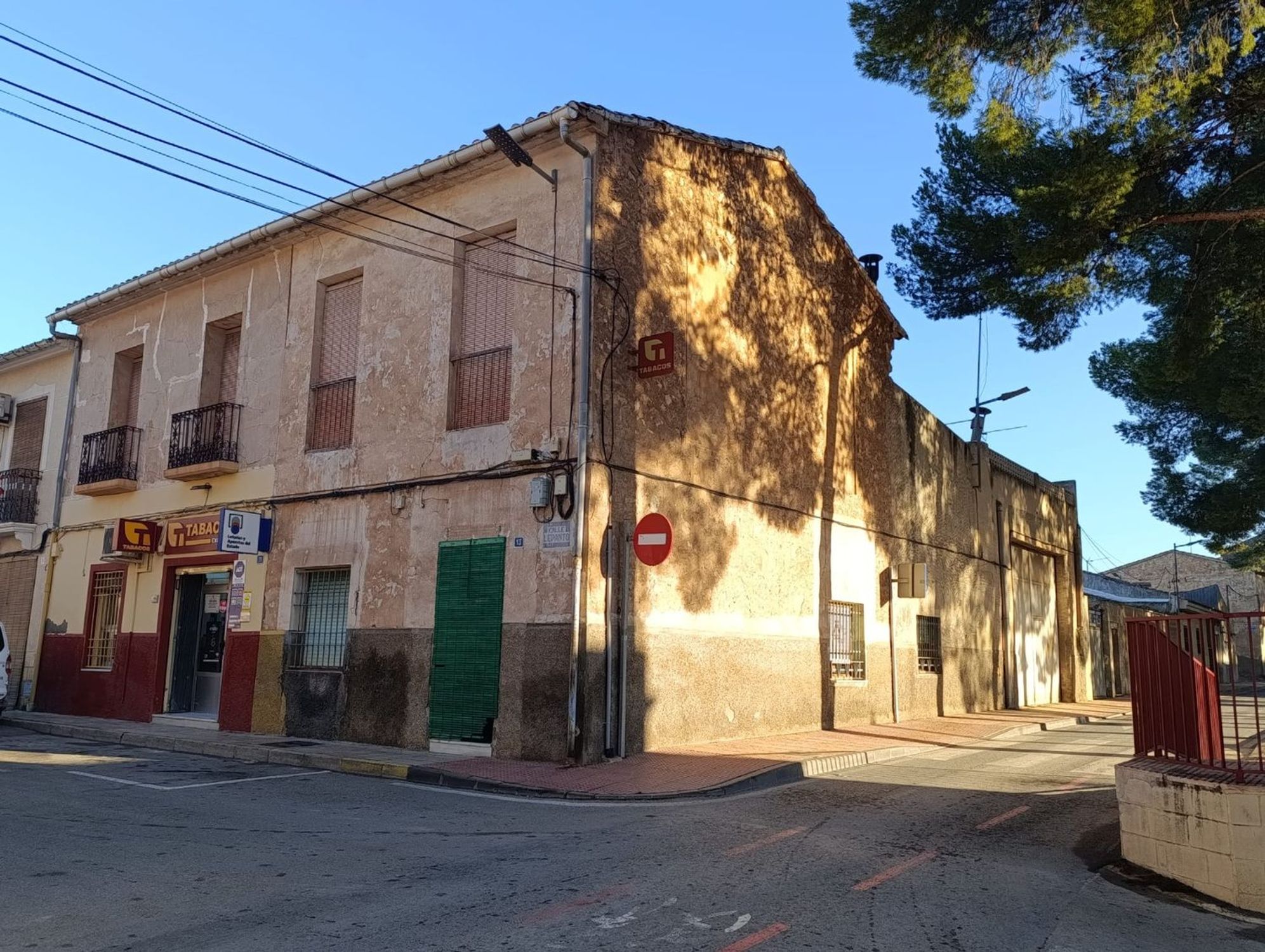 Houses for sale with 5 bd in Pinoso, Alicante
