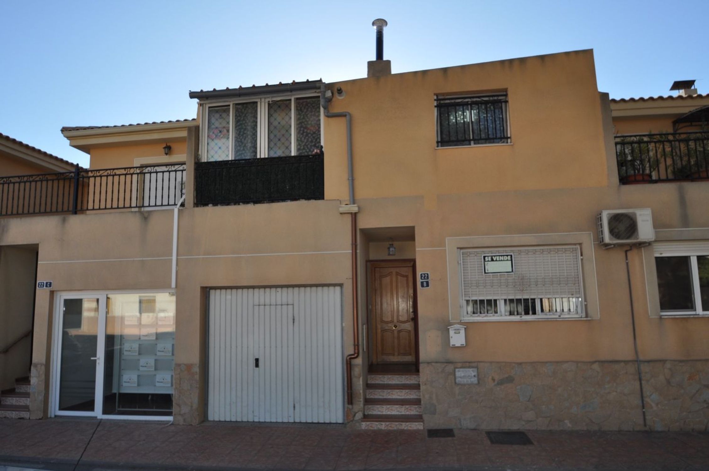 Houses for sale with 6 bd in Pinoso, Alicante
