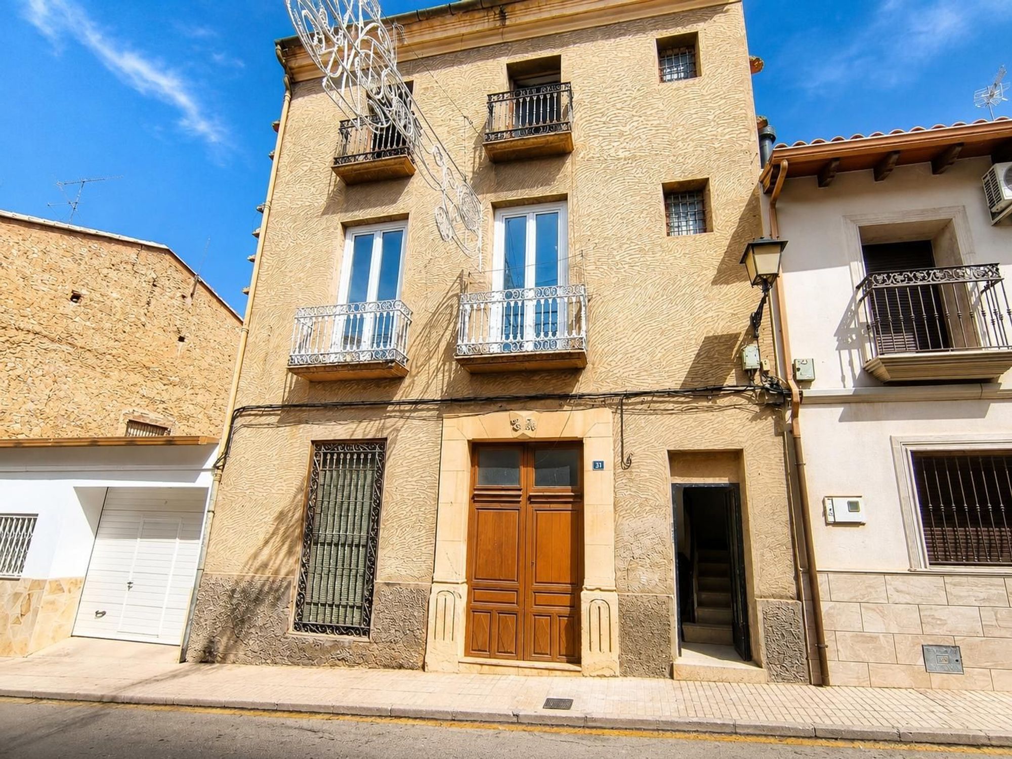 Houses for sale with 8 bd in Pinoso, Alicante