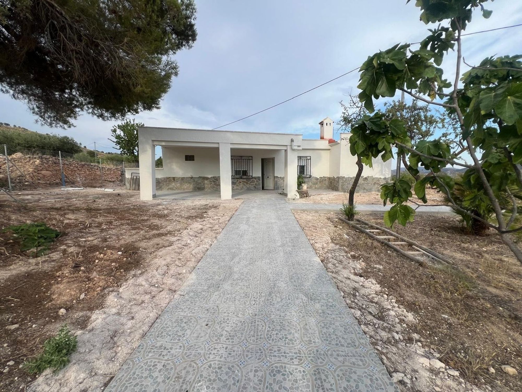 Houses for sale with 4 bd in Algueña, Alicante