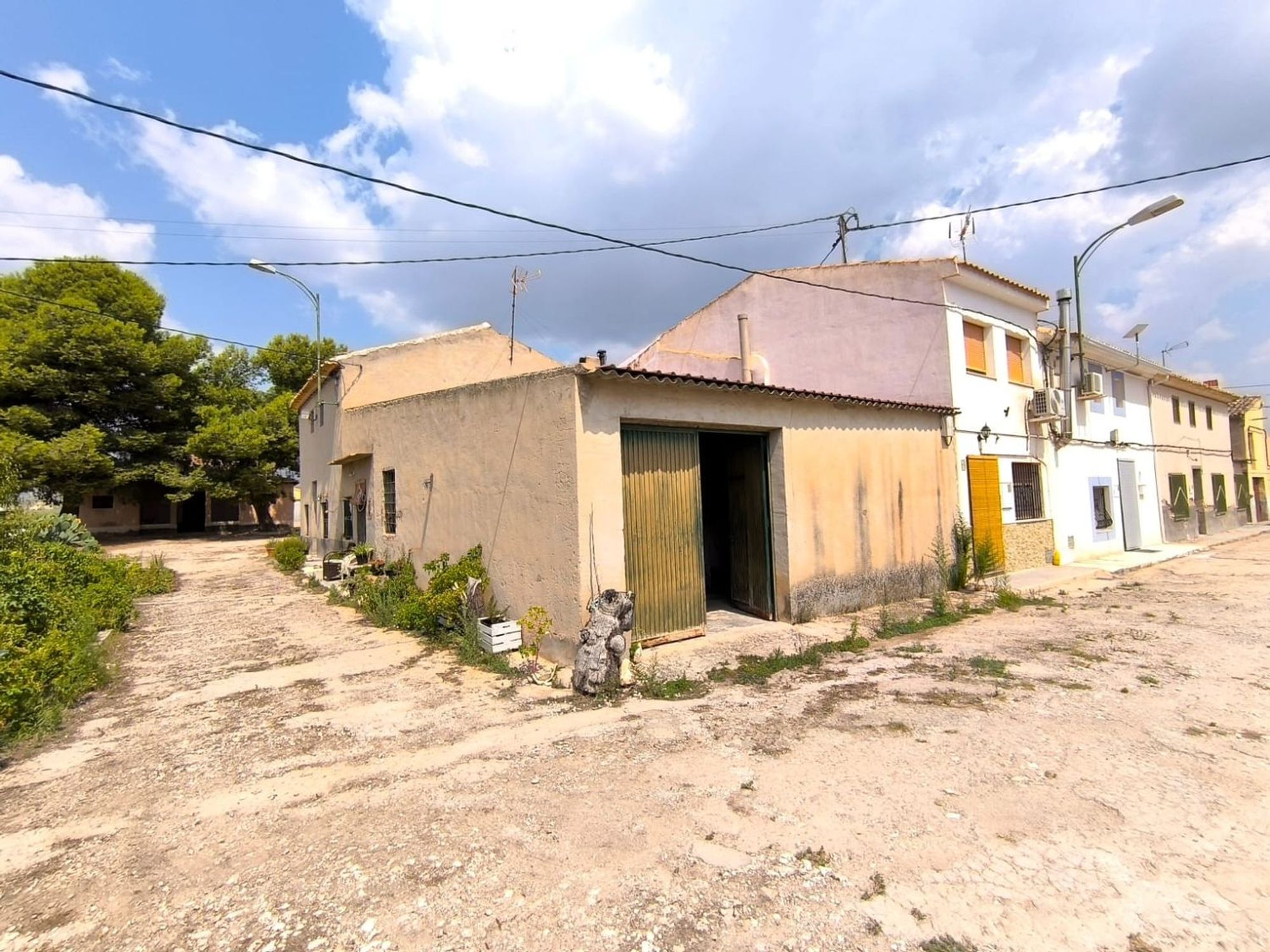 Houses for sale with 5 bd in Monovar, Alicante