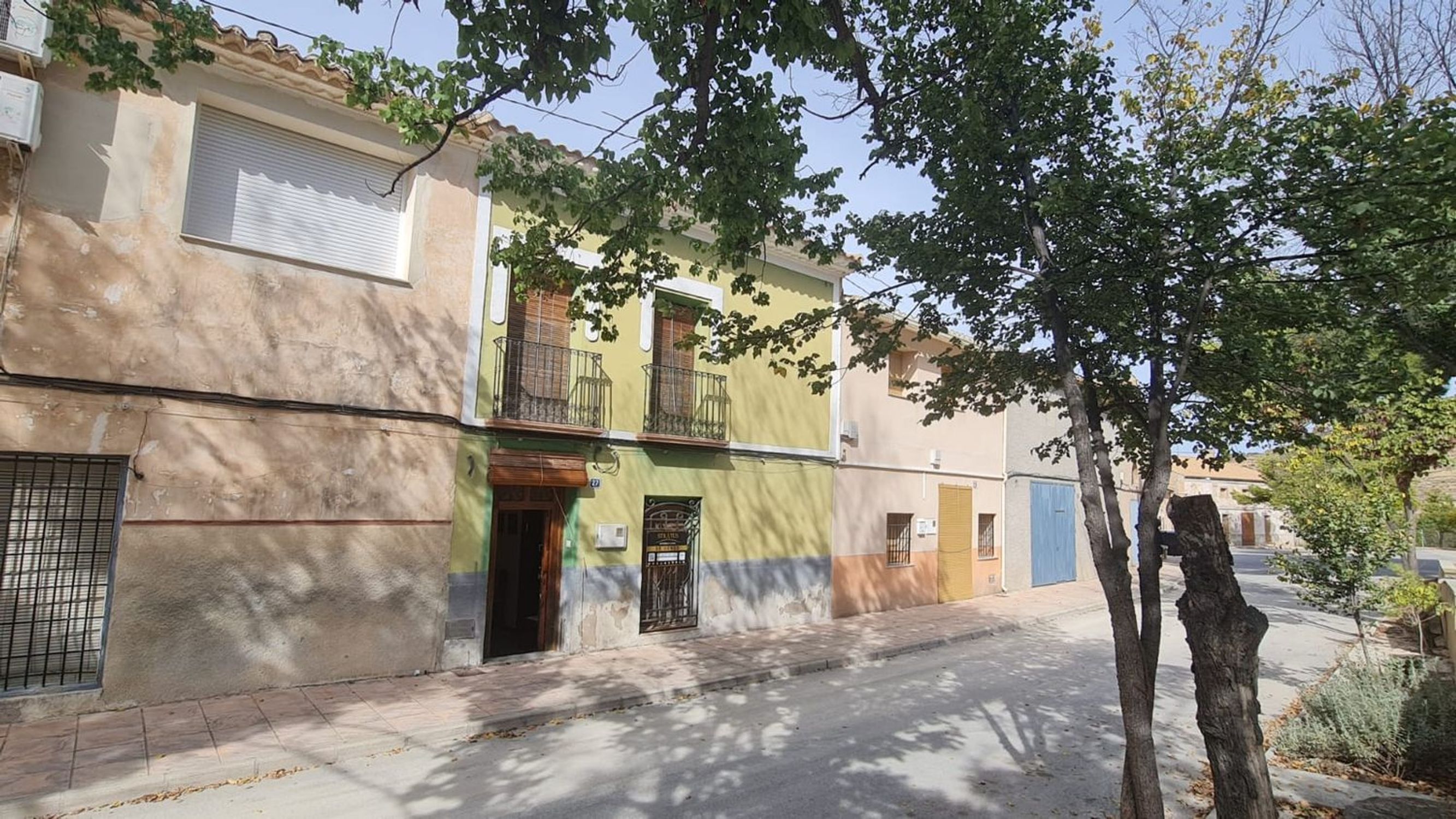 Houses for sale with 5 bd in Pinoso, Alicante