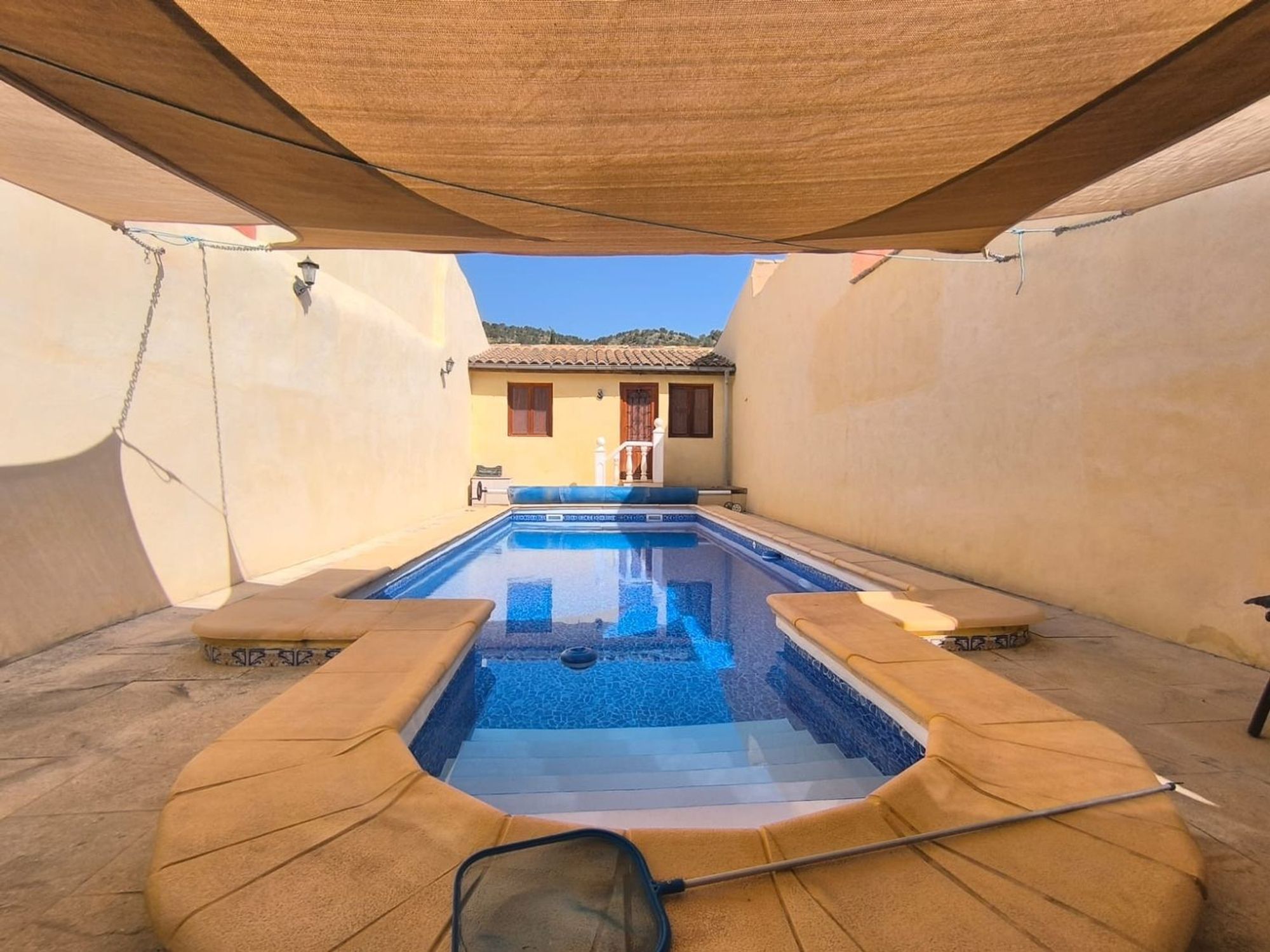 Houses for sale with 4 bd in Monovar, Alicante