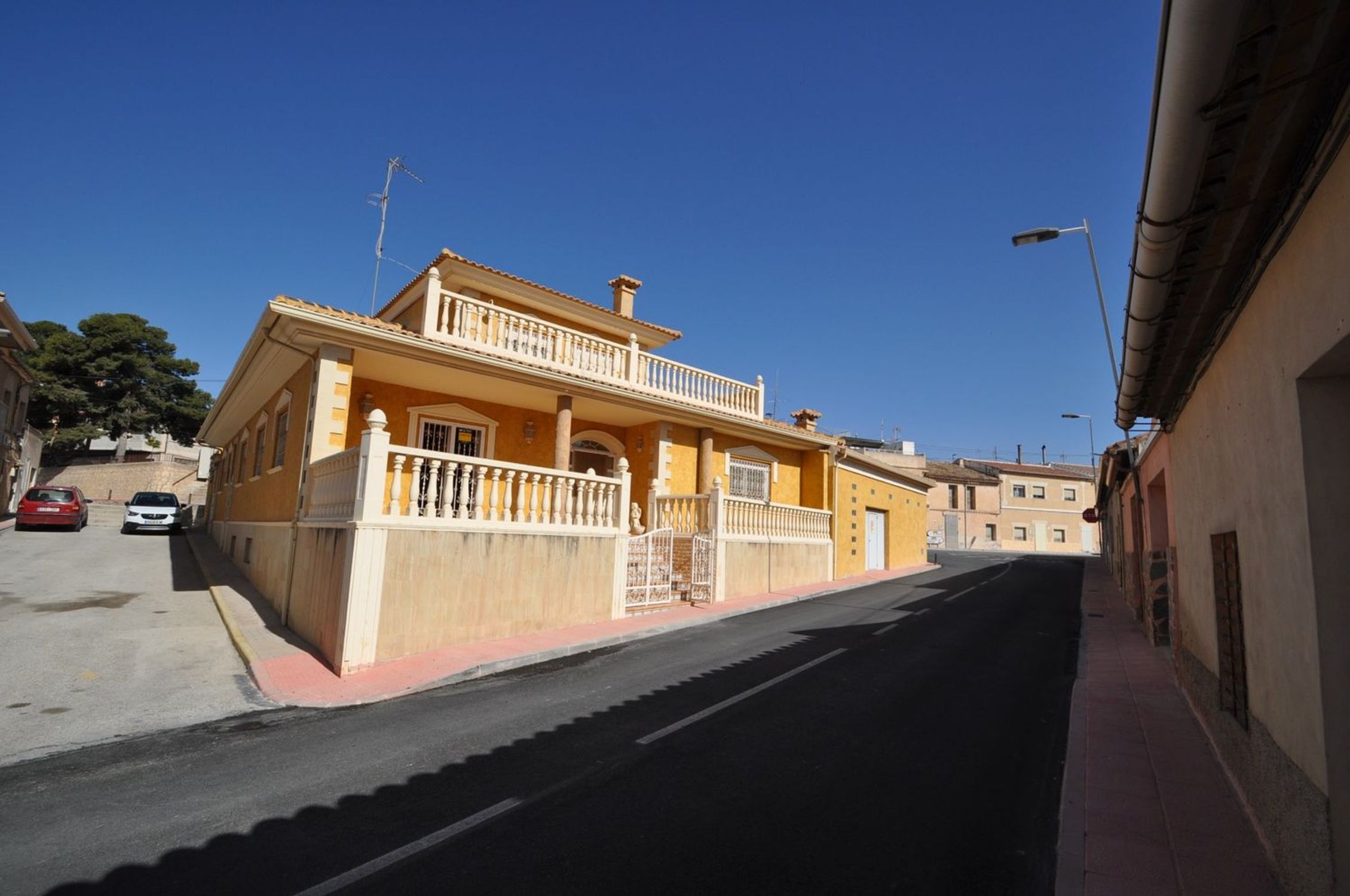 Houses for sale with 5 bd in Algueña, Alicante