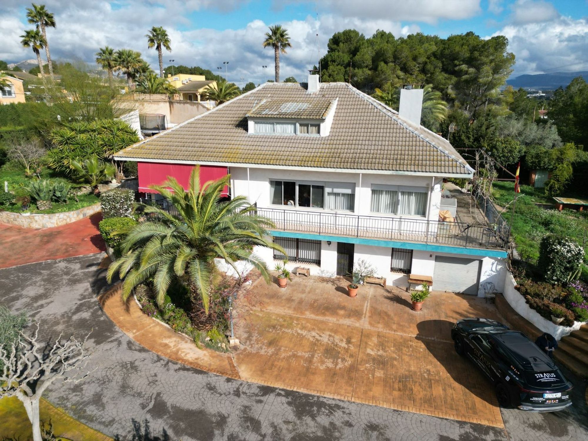 Houses for sale with 6 bd in Petrer, Alicante