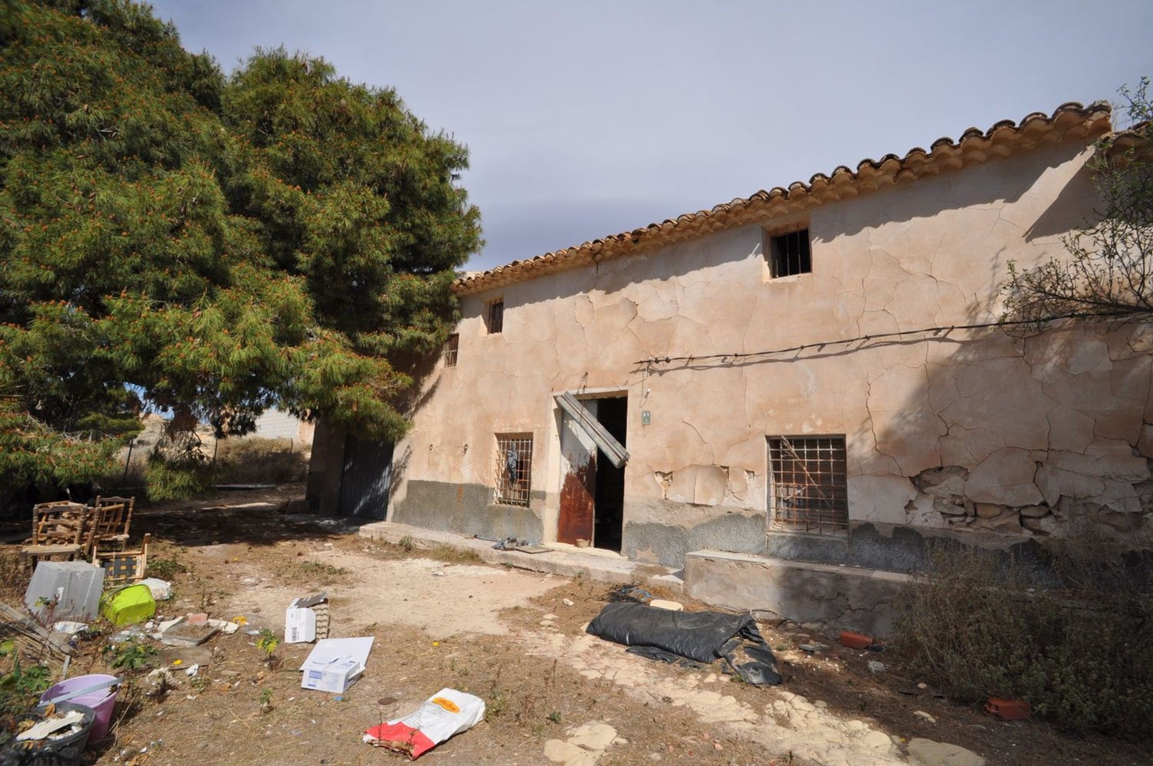 Houses for sale with 4 bd in Monovar, Alicante