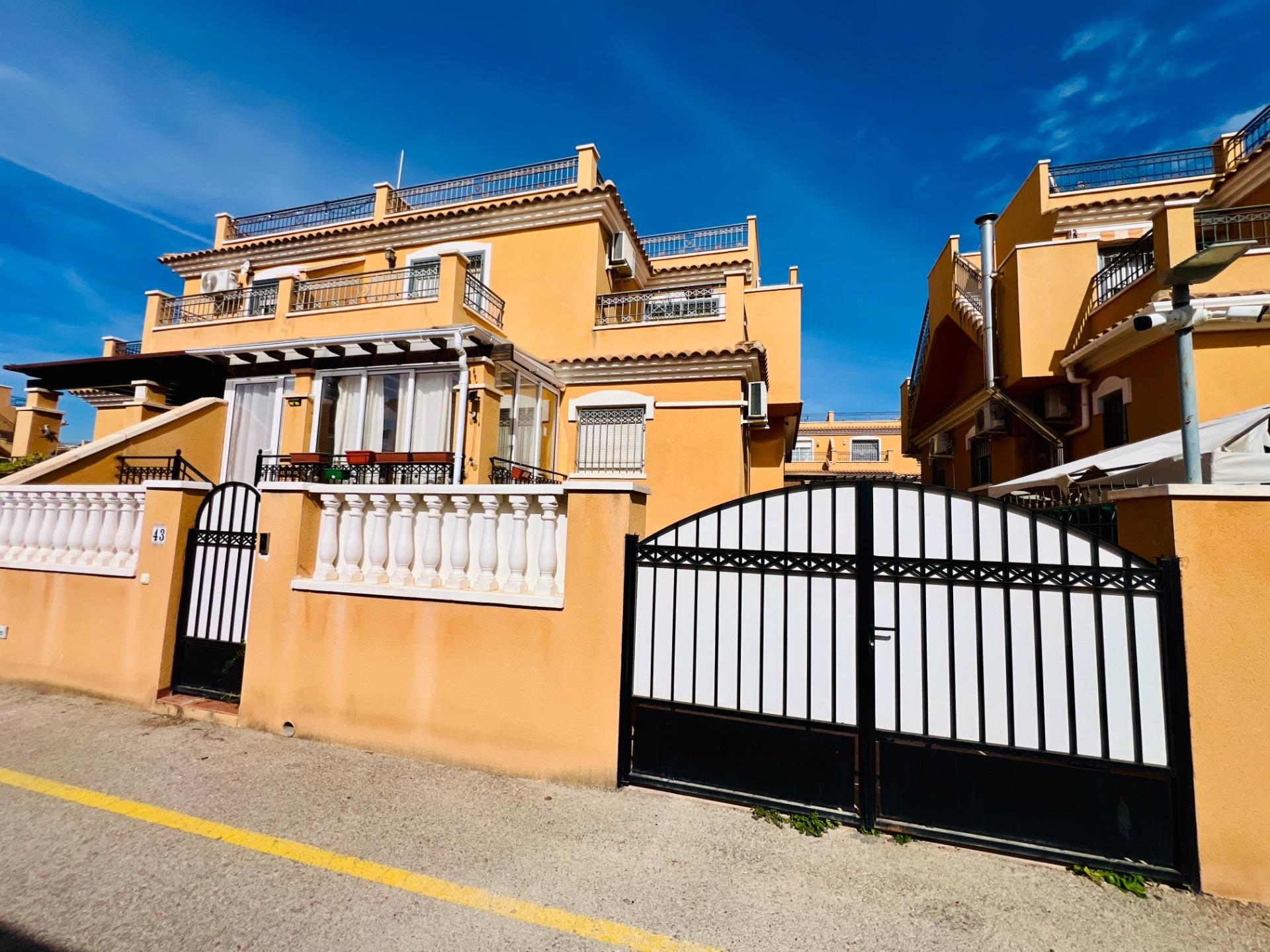 Houses for sale with 3 bd in Torrevieja, Alicante