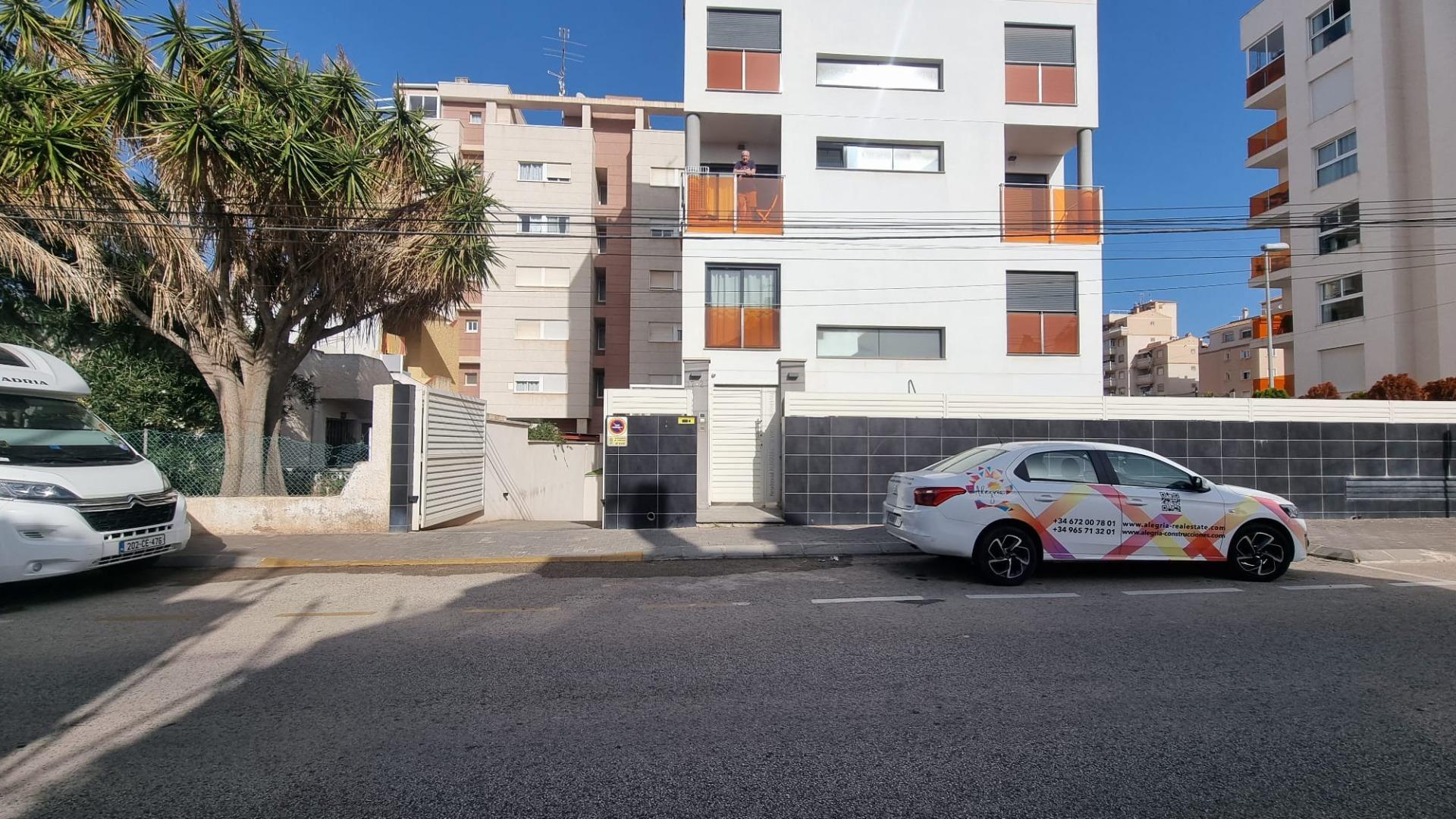 Premises for sale in Torrevieja, Alicante